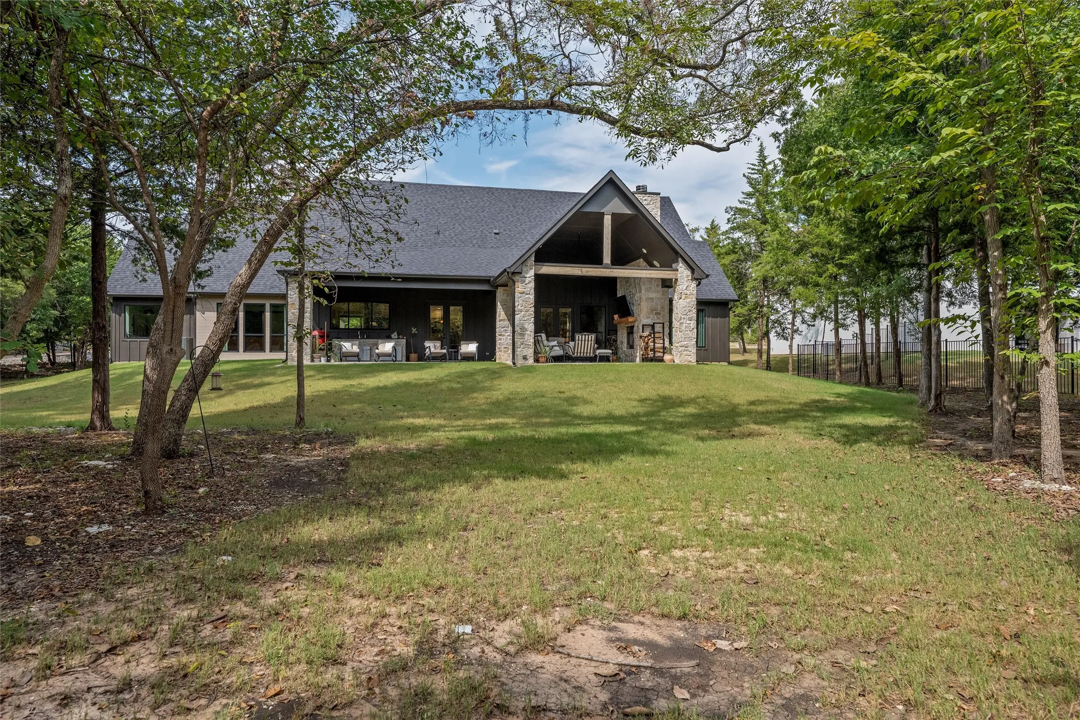 Single Family Residence For Sale in Grayson County , 206 Lila Blue Lane, Van Alstyne, Texas 75495, 4 Bedroom, 5 Bathroom, 3 Garage spaces, 3,956 Sqft, built in 2024, mls#21397773, Real Estate Agent in Van Alstyne, Homes For Sale in Grayson county, Homes For Sale in Van Alstyne, Realtor in Van Alstyne Texas, Real Estate Brokerage Independent Realty Texas, Luminita Cordes Realtor