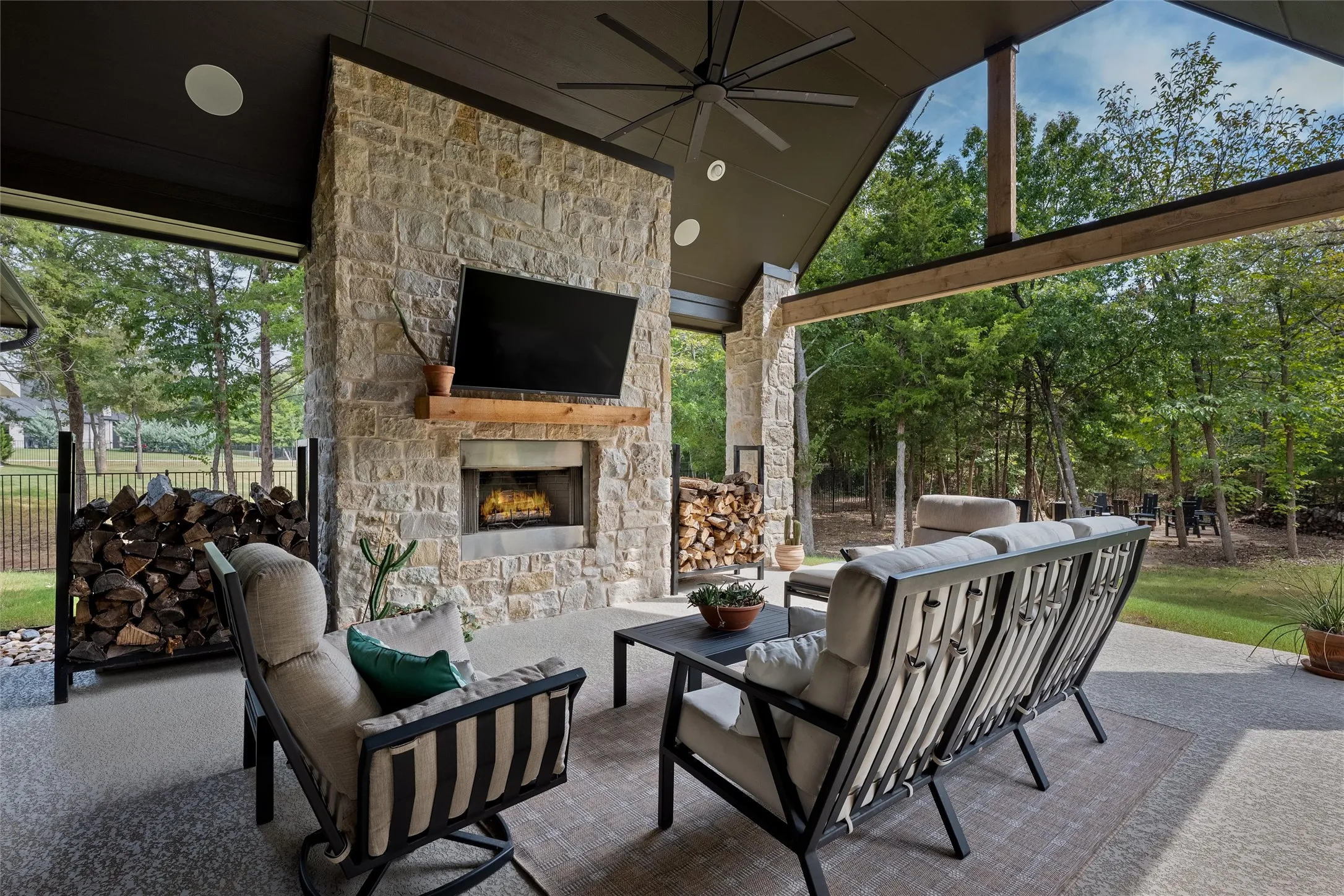 Single Family Residence For Sale in Grayson County , 206 Lila Blue Lane, Van Alstyne, Texas 75495, 4 Bedroom, 5 Bathroom, 3 Garage spaces, 3,956 Sqft, built in 2024, mls#21397773, Real Estate Agent in Van Alstyne, Homes For Sale in Grayson county, Homes For Sale in Van Alstyne, Realtor in Van Alstyne Texas, Real Estate Brokerage Independent Realty Texas, Luminita Cordes Realtor