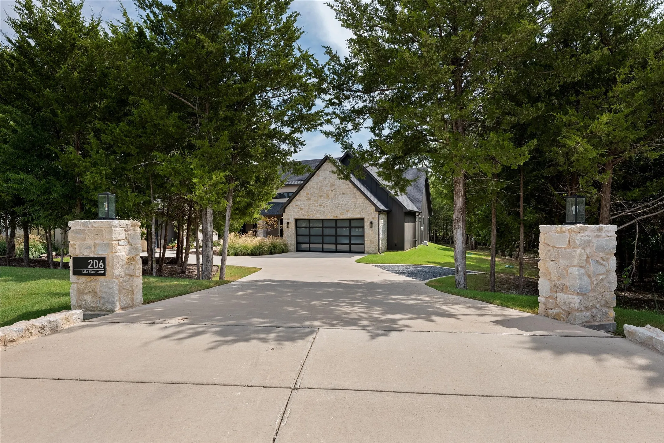 Single Family Residence For Sale in Grayson County , 206 Lila Blue Lane, Van Alstyne, Texas 75495, 4 Bedroom, 5 Bathroom, 3 Garage spaces, 3,956 Sqft, built in 2024, mls#21397773, Real Estate Agent in Van Alstyne, Homes For Sale in Grayson county, Homes For Sale in Van Alstyne, Realtor in Van Alstyne Texas, Real Estate Brokerage Independent Realty Texas, Luminita Cordes Realtor