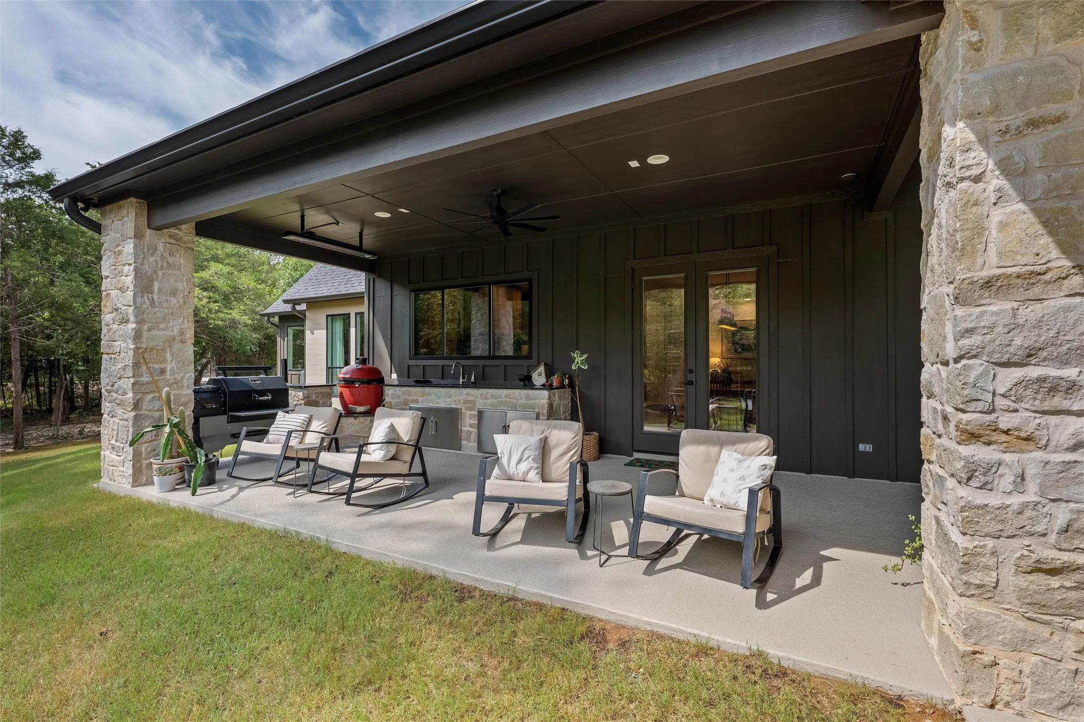 Single Family Residence For Sale in Grayson County , 206 Lila Blue Lane, Van Alstyne, Texas 75495, 4 Bedroom, 5 Bathroom, 3 Garage spaces, 3,956 Sqft, built in 2024, mls#21397773, Real Estate Agent in Van Alstyne, Homes For Sale in Grayson county, Homes For Sale in Van Alstyne, Realtor in Van Alstyne Texas, Real Estate Brokerage Independent Realty Texas, Luminita Cordes Realtor