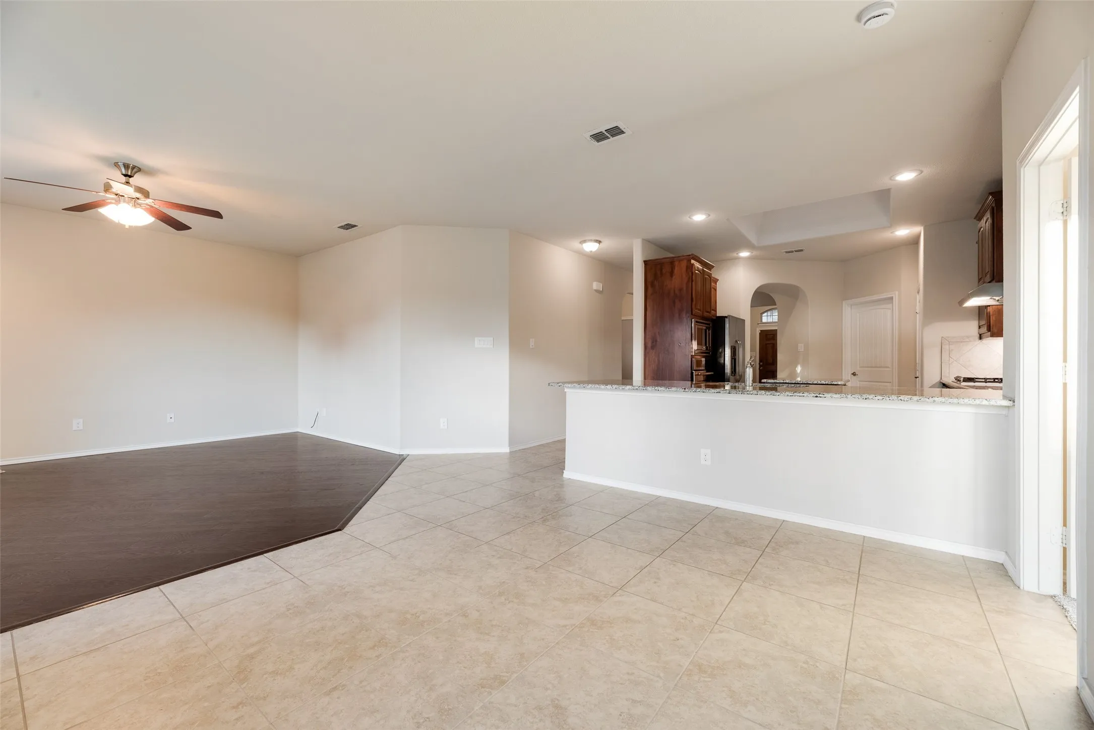 Single Family Residence For Sale in Tarrant County , 18 Auburn Drive, Edgecliff Village, Texas 76134, 3 Bedroom, 2 Bathroom, 2 Garage spaces, 1,838 Sqft, built in 2015, mls#21390833, Real Estate Agent in Edgecliff Village, Homes For Sale in Tarrant county, Homes For Sale in Edgecliff Village, Realtor in Edgecliff Village Texas, Real Estate Brokerage Independent Realty Texas, Luminita Cordes Realtor