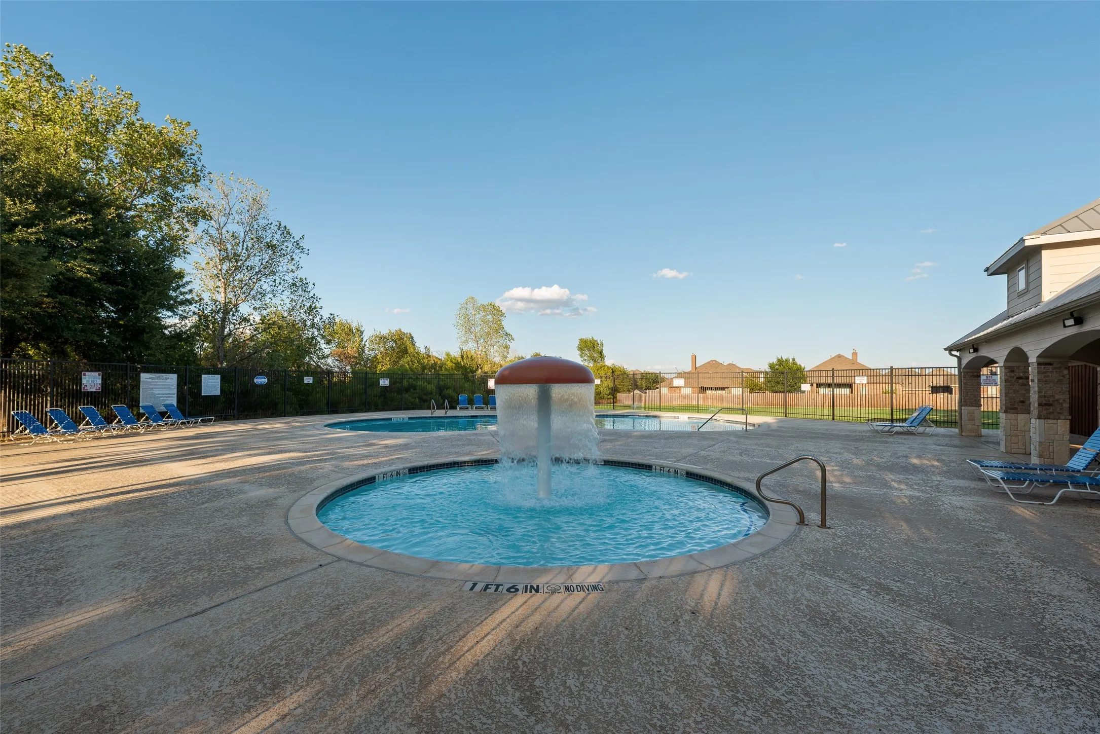 Single Family Residence For Sale in Tarrant County , 18 Auburn Drive, Edgecliff Village, Texas 76134, 3 Bedroom, 2 Bathroom, 2 Garage spaces, 1,838 Sqft, built in 2015, mls#21390833, Real Estate Agent in Edgecliff Village, Homes For Sale in Tarrant county, Homes For Sale in Edgecliff Village, Realtor in Edgecliff Village Texas, Real Estate Brokerage Independent Realty Texas, Luminita Cordes Realtor