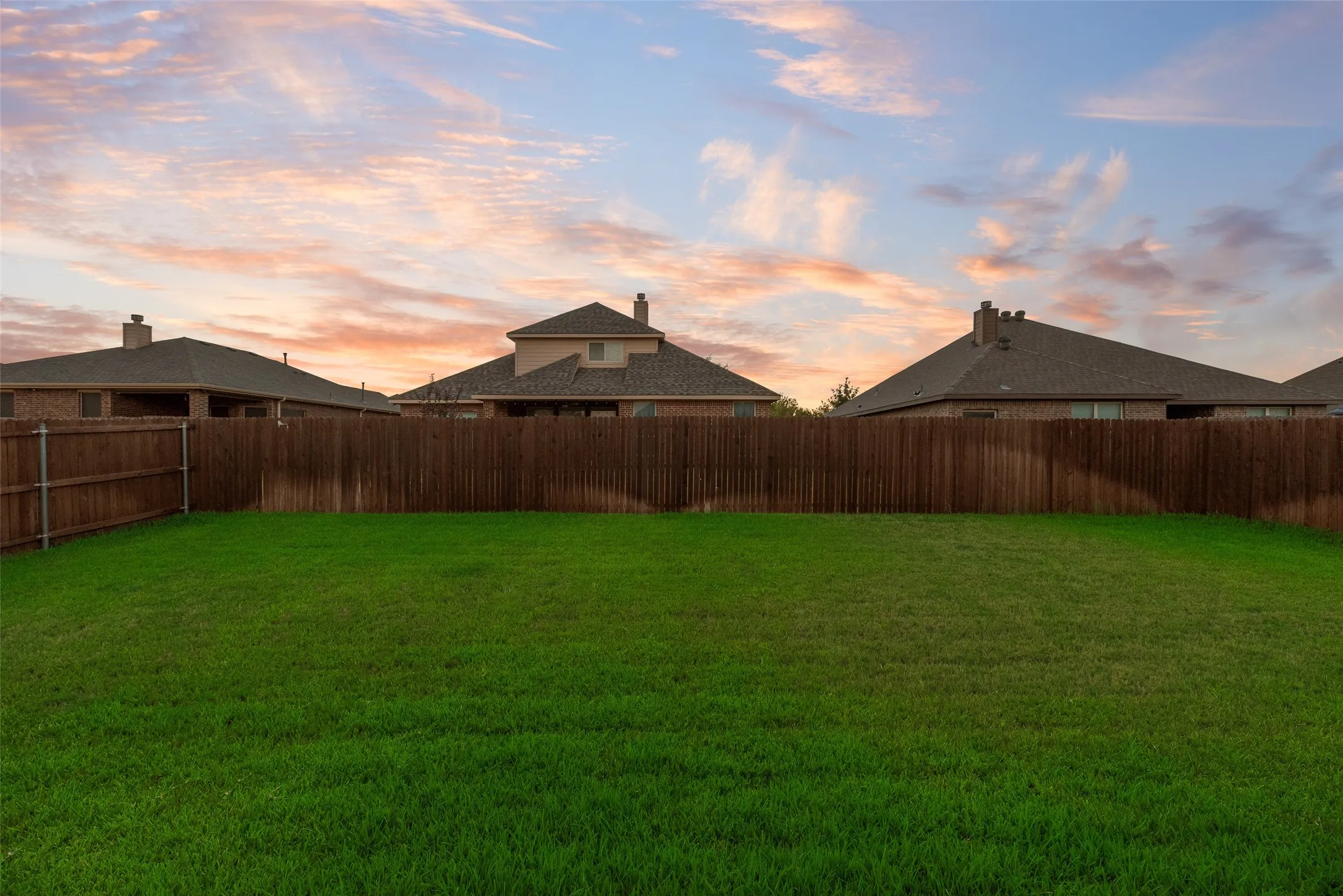 Single Family Residence For Sale in Tarrant County , 18 Auburn Drive, Edgecliff Village, Texas 76134, 3 Bedroom, 2 Bathroom, 2 Garage spaces, 1,838 Sqft, built in 2015, mls#21390833, Real Estate Agent in Edgecliff Village, Homes For Sale in Tarrant county, Homes For Sale in Edgecliff Village, Realtor in Edgecliff Village Texas, Real Estate Brokerage Independent Realty Texas, Luminita Cordes Realtor
