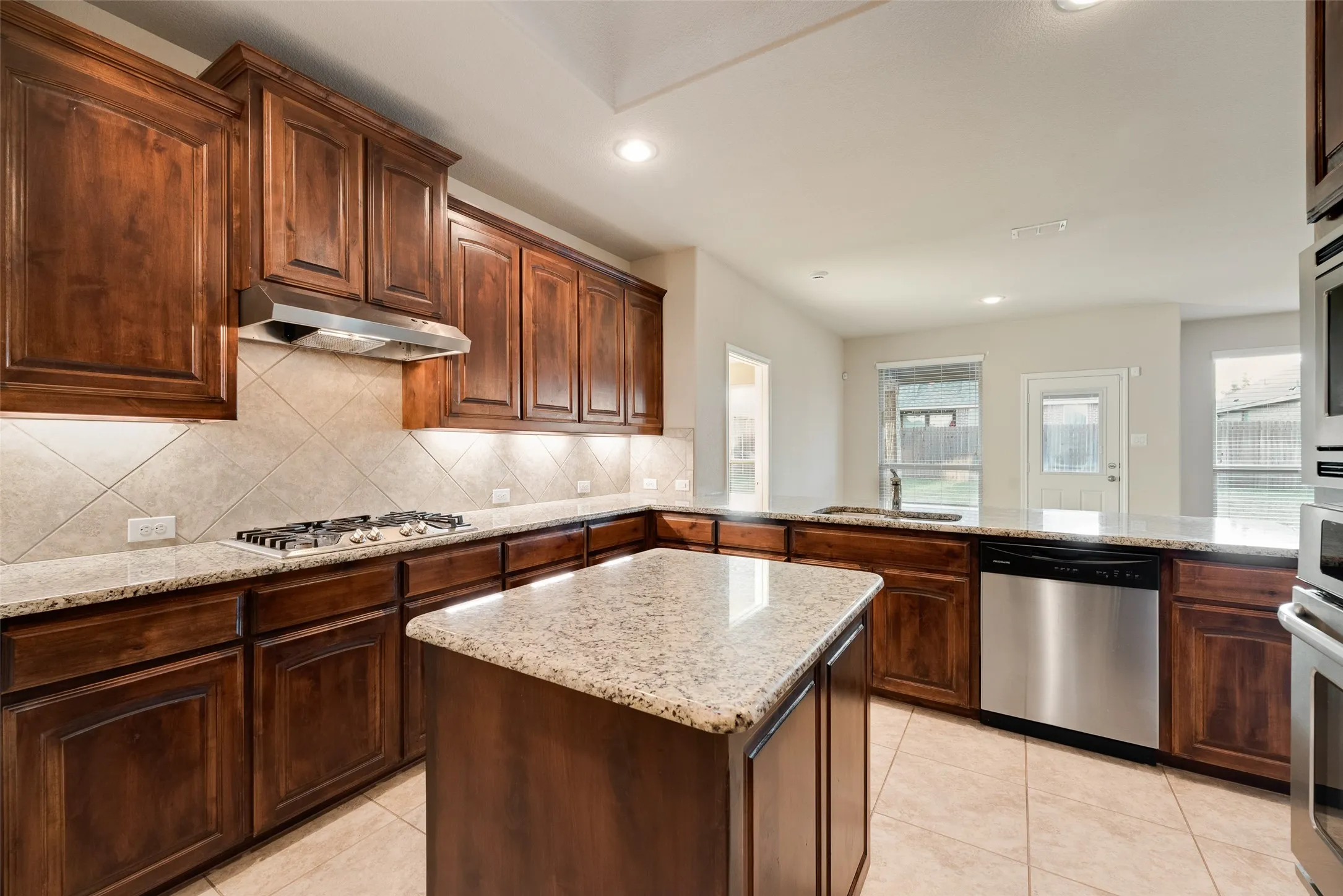 Single Family Residence For Sale in Tarrant County , 18 Auburn Drive, Edgecliff Village, Texas 76134, 3 Bedroom, 2 Bathroom, 2 Garage spaces, 1,838 Sqft, built in 2015, mls#21390833, Real Estate Agent in Edgecliff Village, Homes For Sale in Tarrant county, Homes For Sale in Edgecliff Village, Realtor in Edgecliff Village Texas, Real Estate Brokerage Independent Realty Texas, Luminita Cordes Realtor