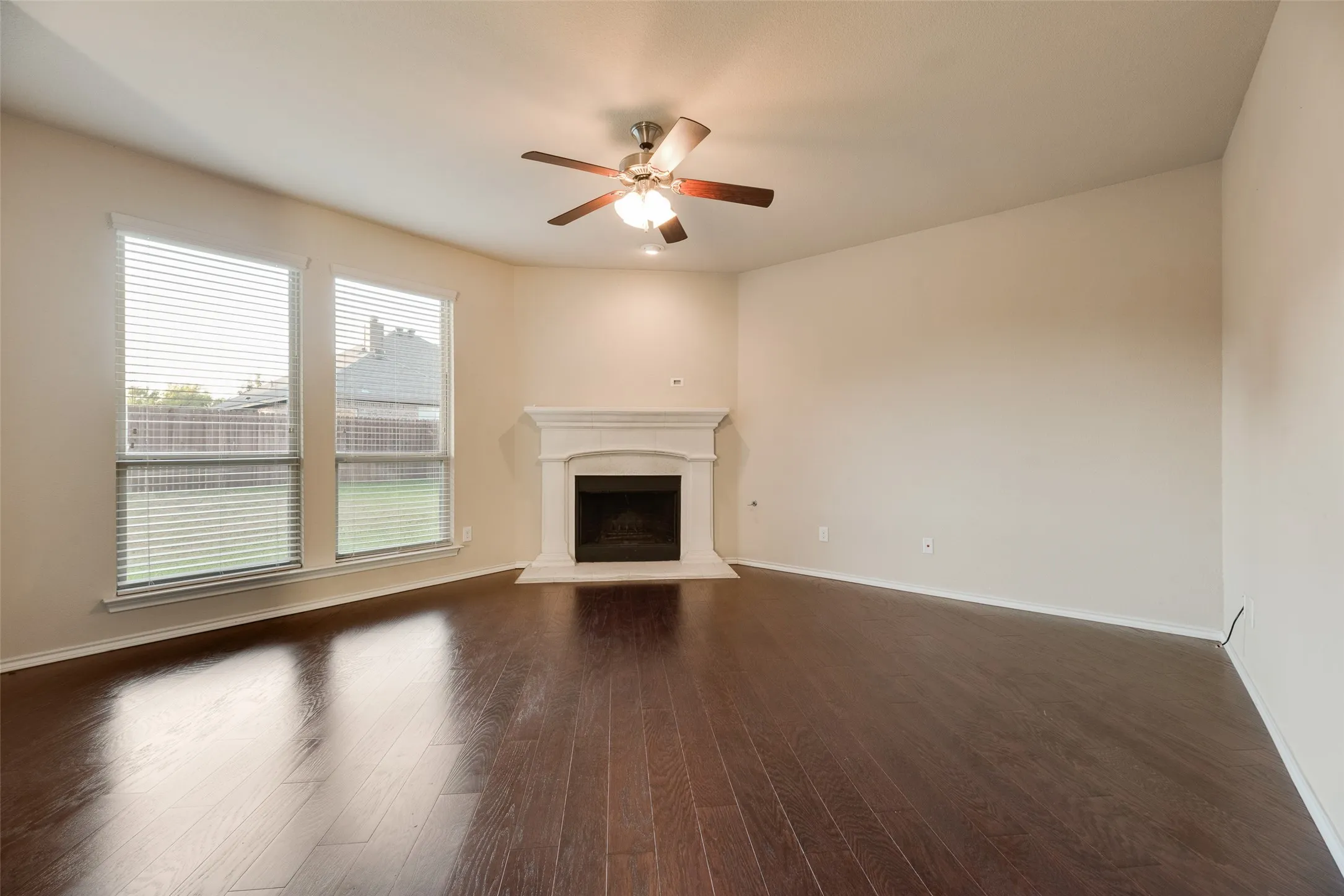Single Family Residence For Sale in Tarrant County , 18 Auburn Drive, Edgecliff Village, Texas 76134, 3 Bedroom, 2 Bathroom, 2 Garage spaces, 1,838 Sqft, built in 2015, mls#21390833, Real Estate Agent in Edgecliff Village, Homes For Sale in Tarrant county, Homes For Sale in Edgecliff Village, Realtor in Edgecliff Village Texas, Real Estate Brokerage Independent Realty Texas, Luminita Cordes Realtor