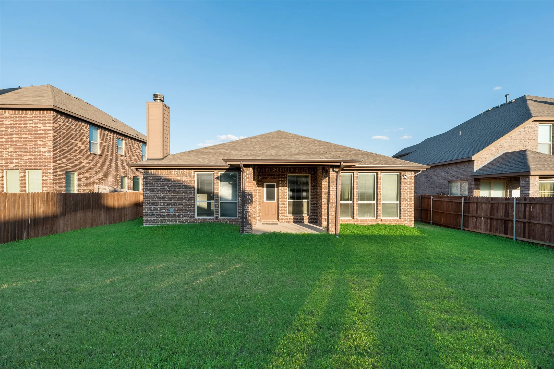 Single Family Residence For Sale in Tarrant County , 18 Auburn Drive, Edgecliff Village, Texas 76134, 3 Bedroom, 2 Bathroom, 2 Garage spaces, 1,838 Sqft, built in 2015, mls#21390833, Real Estate Agent in Edgecliff Village, Homes For Sale in Tarrant county, Homes For Sale in Edgecliff Village, Realtor in Edgecliff Village Texas, Real Estate Brokerage Independent Realty Texas, Luminita Cordes Realtor