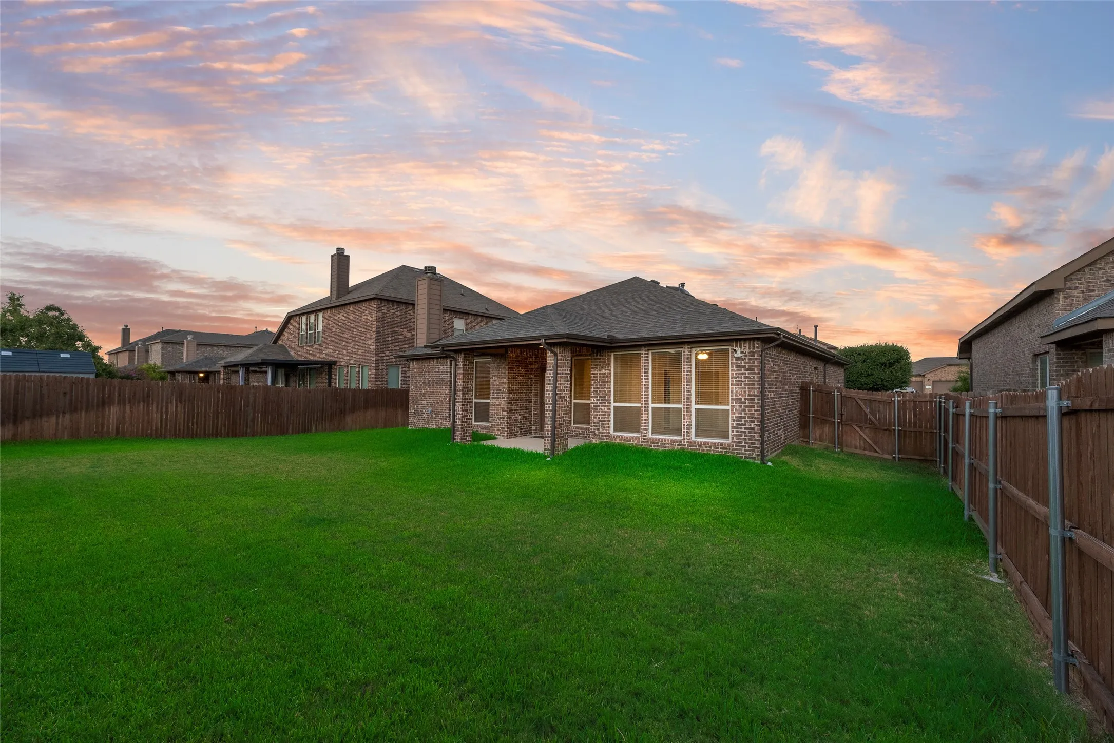 Single Family Residence For Sale in Tarrant County , 18 Auburn Drive, Edgecliff Village, Texas 76134, 3 Bedroom, 2 Bathroom, 2 Garage spaces, 1,838 Sqft, built in 2015, mls#21390833, Real Estate Agent in Edgecliff Village, Homes For Sale in Tarrant county, Homes For Sale in Edgecliff Village, Realtor in Edgecliff Village Texas, Real Estate Brokerage Independent Realty Texas, Luminita Cordes Realtor