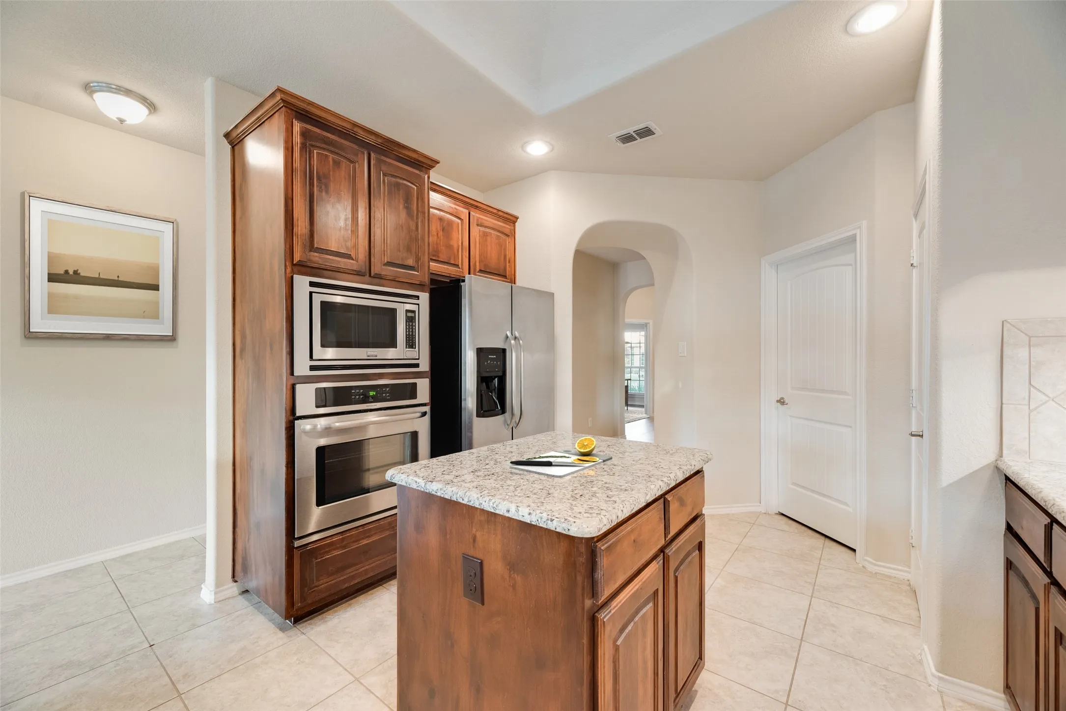 Single Family Residence For Sale in Tarrant County , 18 Auburn Drive, Edgecliff Village, Texas 76134, 3 Bedroom, 2 Bathroom, 2 Garage spaces, 1,838 Sqft, built in 2015, mls#21390833, Real Estate Agent in Edgecliff Village, Homes For Sale in Tarrant county, Homes For Sale in Edgecliff Village, Realtor in Edgecliff Village Texas, Real Estate Brokerage Independent Realty Texas, Luminita Cordes Realtor