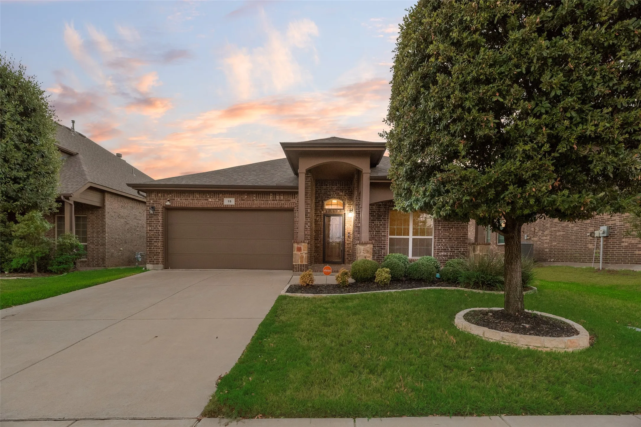 Single Family Residence For Sale in Tarrant County , 18 Auburn Drive, Edgecliff Village, Texas 76134, 3 Bedroom, 2 Bathroom, 2 Garage spaces, 1,838 Sqft, built in 2015, mls#21390833, Real Estate Agent in Edgecliff Village, Homes For Sale in Tarrant county, Homes For Sale in Edgecliff Village, Realtor in Edgecliff Village Texas, Real Estate Brokerage Independent Realty Texas, Luminita Cordes Realtor