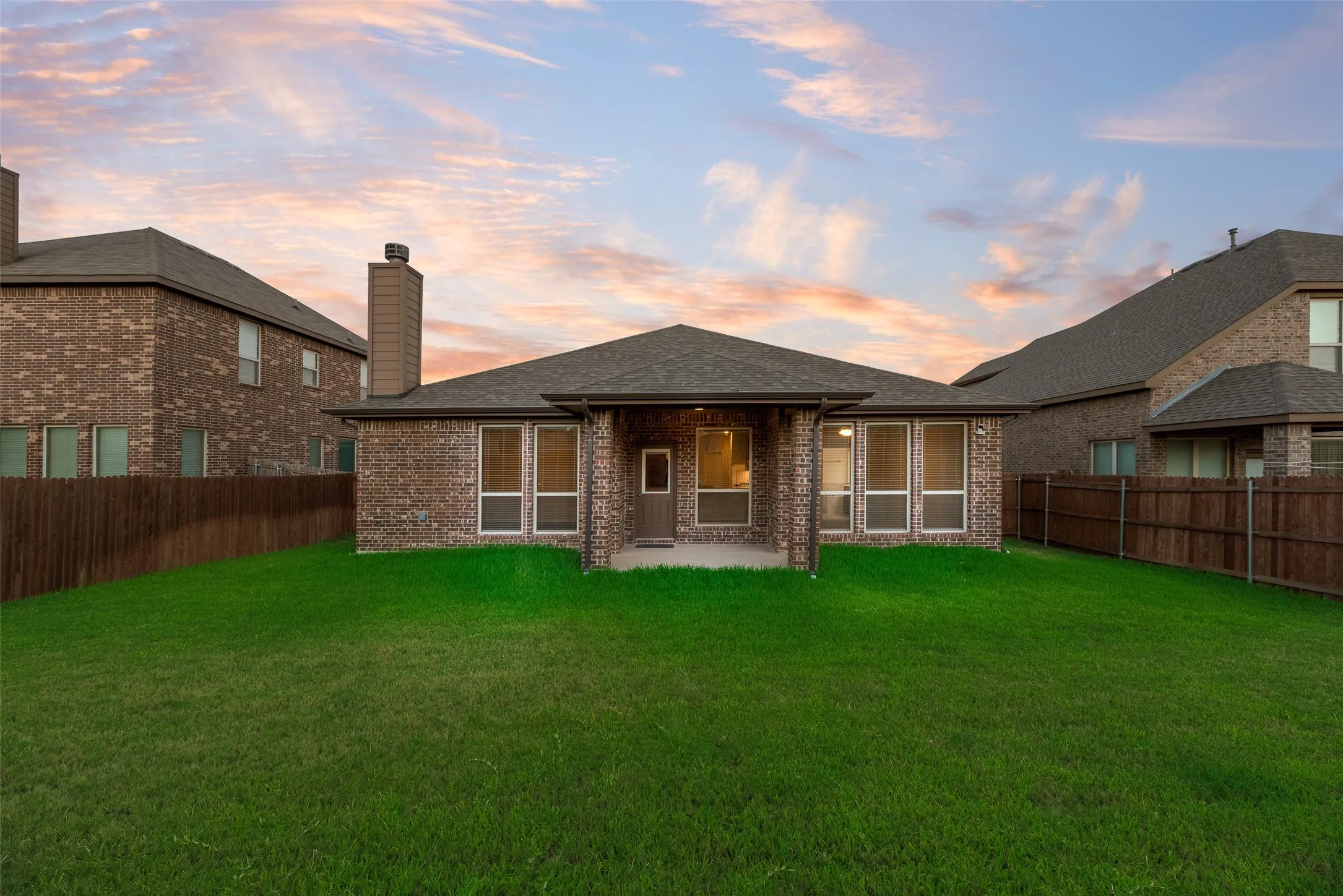Single Family Residence For Sale in Tarrant County , 18 Auburn Drive, Edgecliff Village, Texas 76134, 3 Bedroom, 2 Bathroom, 2 Garage spaces, 1,838 Sqft, built in 2015, mls#21390833, Real Estate Agent in Edgecliff Village, Homes For Sale in Tarrant county, Homes For Sale in Edgecliff Village, Realtor in Edgecliff Village Texas, Real Estate Brokerage Independent Realty Texas, Luminita Cordes Realtor