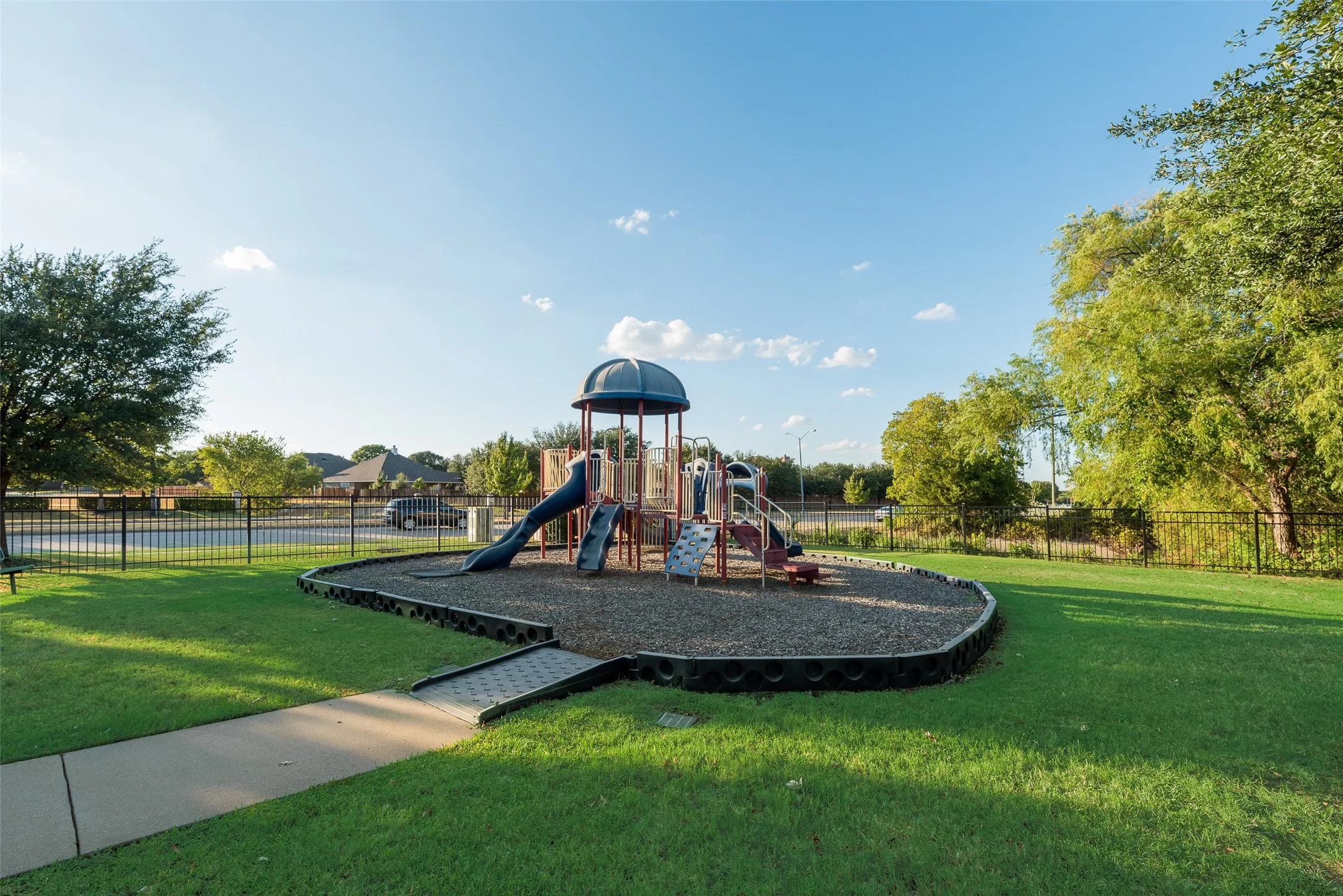 Single Family Residence For Sale in Tarrant County , 18 Auburn Drive, Edgecliff Village, Texas 76134, 3 Bedroom, 2 Bathroom, 2 Garage spaces, 1,838 Sqft, built in 2015, mls#21390833, Real Estate Agent in Edgecliff Village, Homes For Sale in Tarrant county, Homes For Sale in Edgecliff Village, Realtor in Edgecliff Village Texas, Real Estate Brokerage Independent Realty Texas, Luminita Cordes Realtor