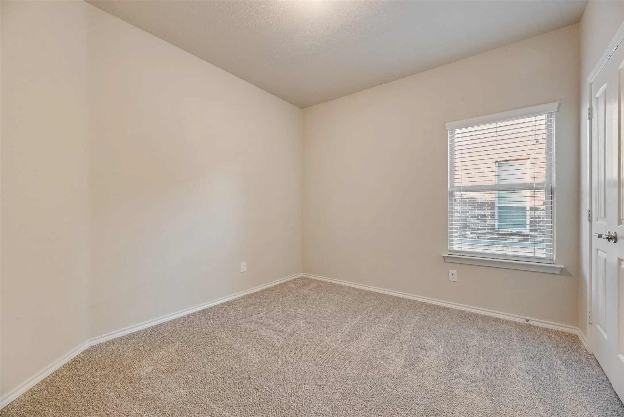Single Family Residence For Sale in Tarrant County , 18 Auburn Drive, Edgecliff Village, Texas 76134, 3 Bedroom, 2 Bathroom, 2 Garage spaces, 1,838 Sqft, built in 2015, mls#21390833, Real Estate Agent in Edgecliff Village, Homes For Sale in Tarrant county, Homes For Sale in Edgecliff Village, Realtor in Edgecliff Village Texas, Real Estate Brokerage Independent Realty Texas, Luminita Cordes Realtor