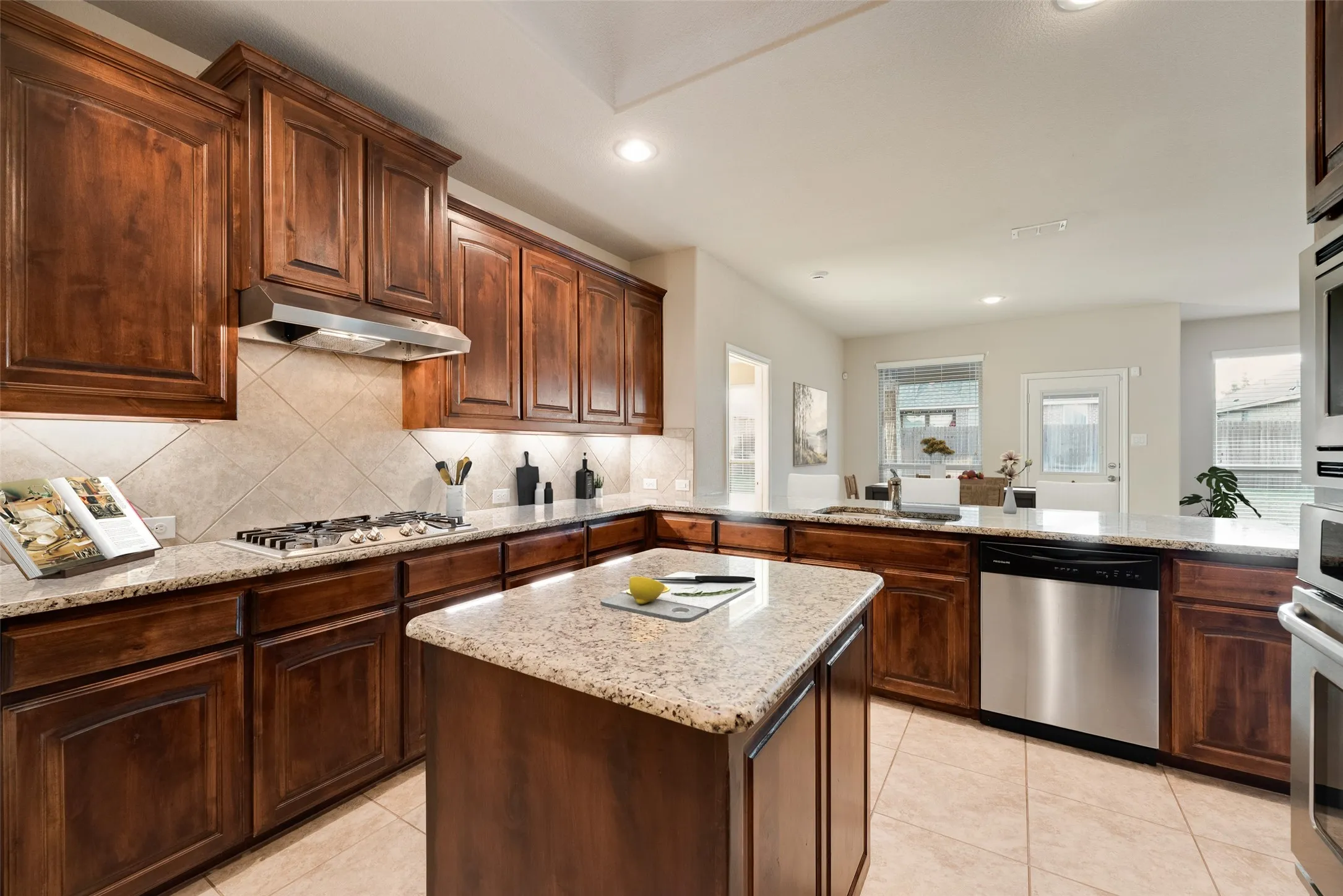 Single Family Residence For Sale in Tarrant County , 18 Auburn Drive, Edgecliff Village, Texas 76134, 3 Bedroom, 2 Bathroom, 2 Garage spaces, 1,838 Sqft, built in 2015, mls#21390833, Real Estate Agent in Edgecliff Village, Homes For Sale in Tarrant county, Homes For Sale in Edgecliff Village, Realtor in Edgecliff Village Texas, Real Estate Brokerage Independent Realty Texas, Luminita Cordes Realtor