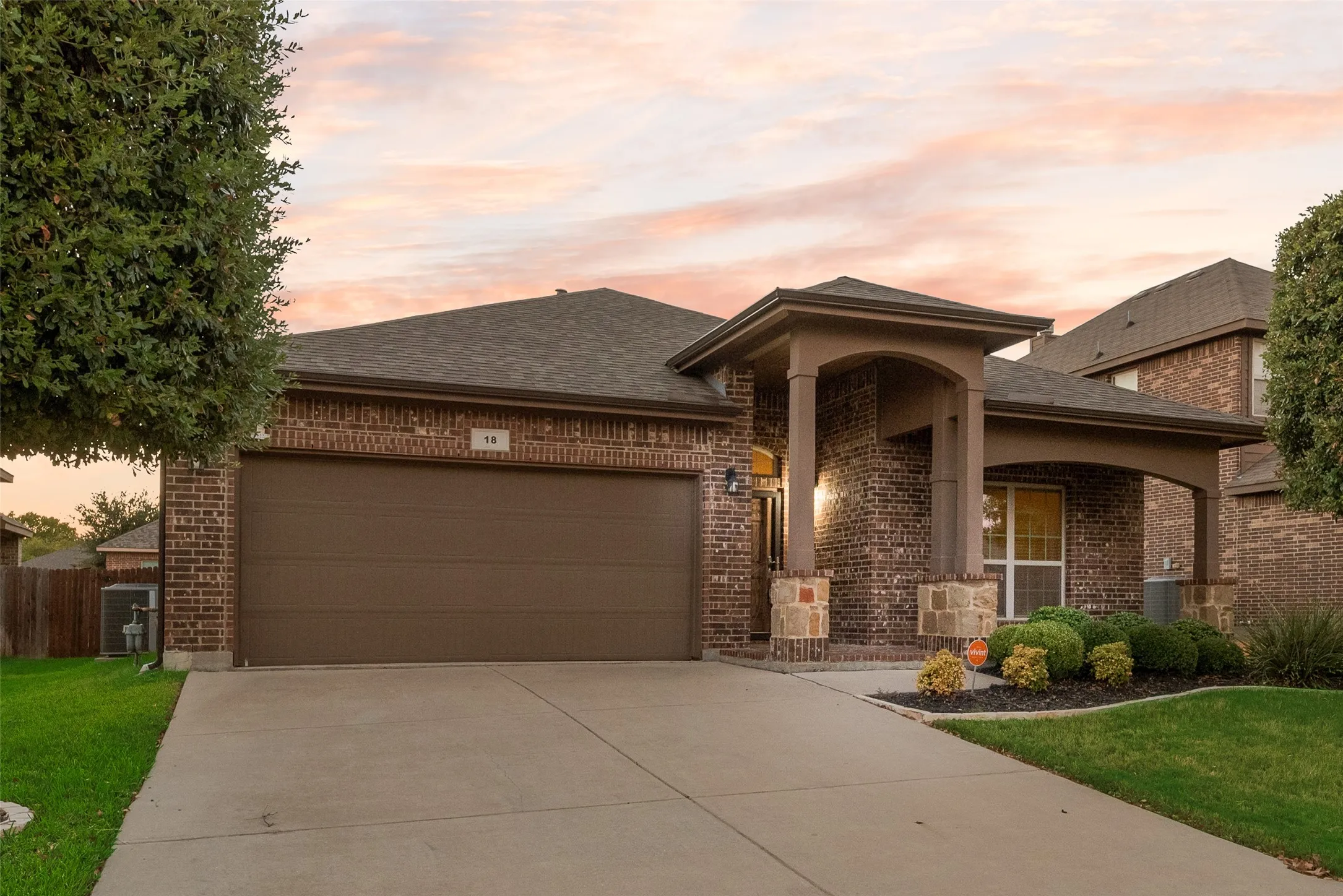 Single Family Residence For Sale in Tarrant County , 18 Auburn Drive, Edgecliff Village, Texas 76134, 3 Bedroom, 2 Bathroom, 2 Garage spaces, 1,838 Sqft, built in 2015, mls#21390833, Real Estate Agent in Edgecliff Village, Homes For Sale in Tarrant county, Homes For Sale in Edgecliff Village, Realtor in Edgecliff Village Texas, Real Estate Brokerage Independent Realty Texas, Luminita Cordes Realtor