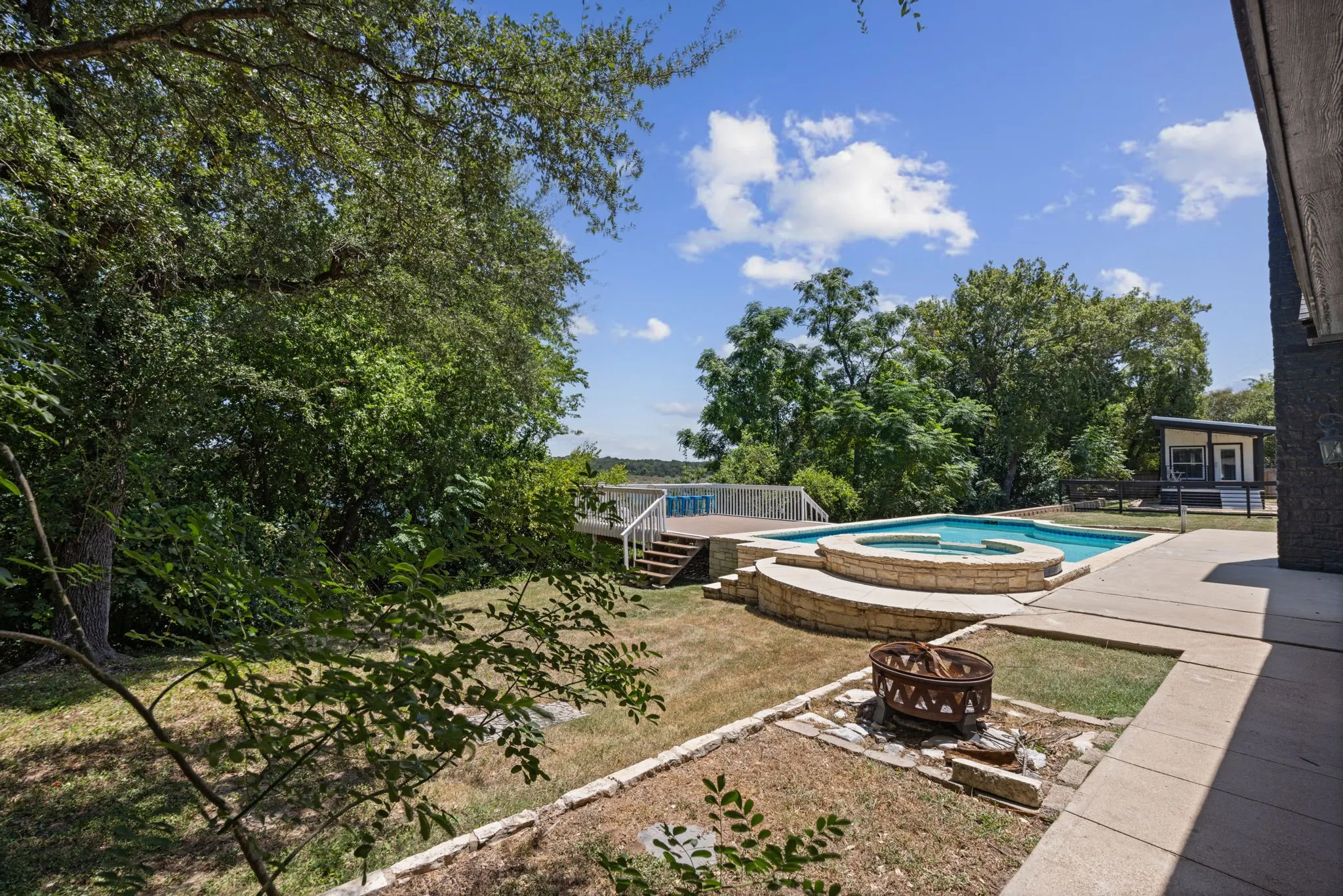 Single Family Residence For Sale in Bell County , 349 Arrowhead Point Road, Belton, Texas 76513, 4 Bedroom, 3 Bathroom, 2 Garage spaces, 2,246 Sqft, built in 1965, mls#21395883, Real Estate Agent in Belton, Homes For Sale in Bell county, Homes For Sale in Belton, Realtor in Belton Texas, Real Estate Brokerage Independent Realty Texas, Luminita Cordes Realtor