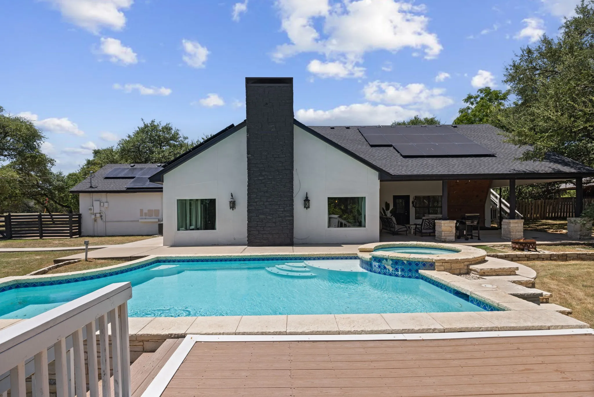 Single Family Residence For Sale in Bell County , 349 Arrowhead Point Road, Belton, Texas 76513, 4 Bedroom, 3 Bathroom, 2 Garage spaces, 2,246 Sqft, built in 1965, mls#21395883, Real Estate Agent in Belton, Homes For Sale in Bell county, Homes For Sale in Belton, Realtor in Belton Texas, Real Estate Brokerage Independent Realty Texas, Luminita Cordes Realtor