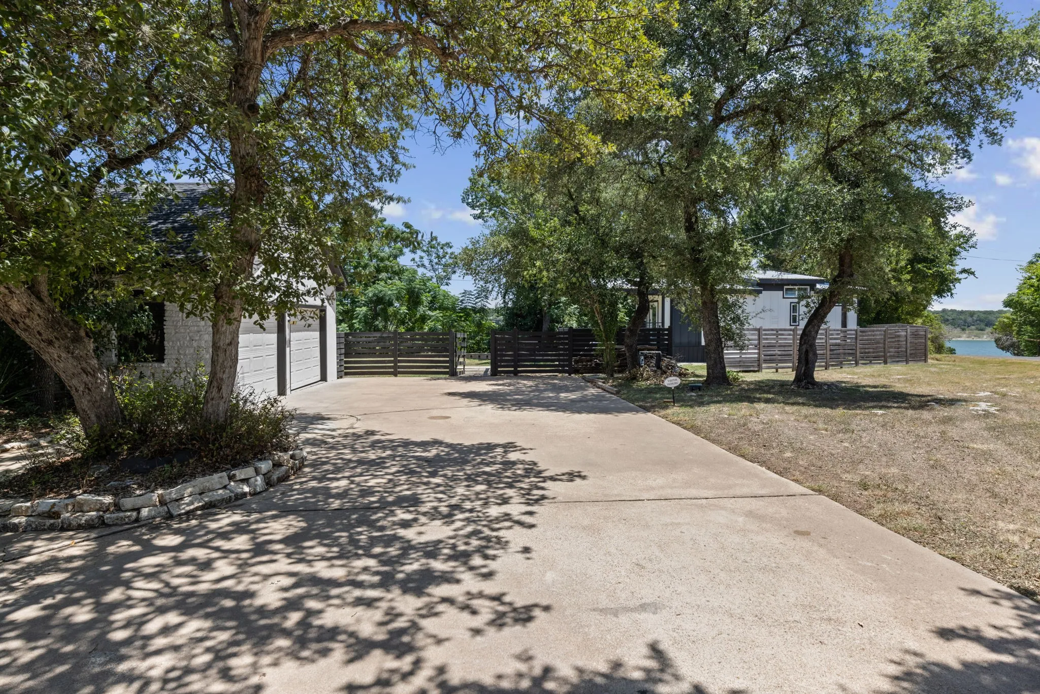 Single Family Residence For Sale in Bell County , 349 Arrowhead Point Road, Belton, Texas 76513, 4 Bedroom, 3 Bathroom, 2 Garage spaces, 2,246 Sqft, built in 1965, mls#21395883, Real Estate Agent in Belton, Homes For Sale in Bell county, Homes For Sale in Belton, Realtor in Belton Texas, Real Estate Brokerage Independent Realty Texas, Luminita Cordes Realtor