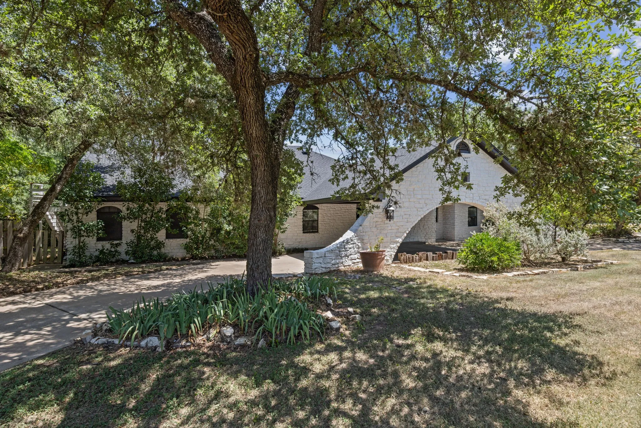Single Family Residence For Sale in Bell County , 349 Arrowhead Point Road, Belton, Texas 76513, 4 Bedroom, 3 Bathroom, 2 Garage spaces, 2,246 Sqft, built in 1965, mls#21395883, Real Estate Agent in Belton, Homes For Sale in Bell county, Homes For Sale in Belton, Realtor in Belton Texas, Real Estate Brokerage Independent Realty Texas, Luminita Cordes Realtor