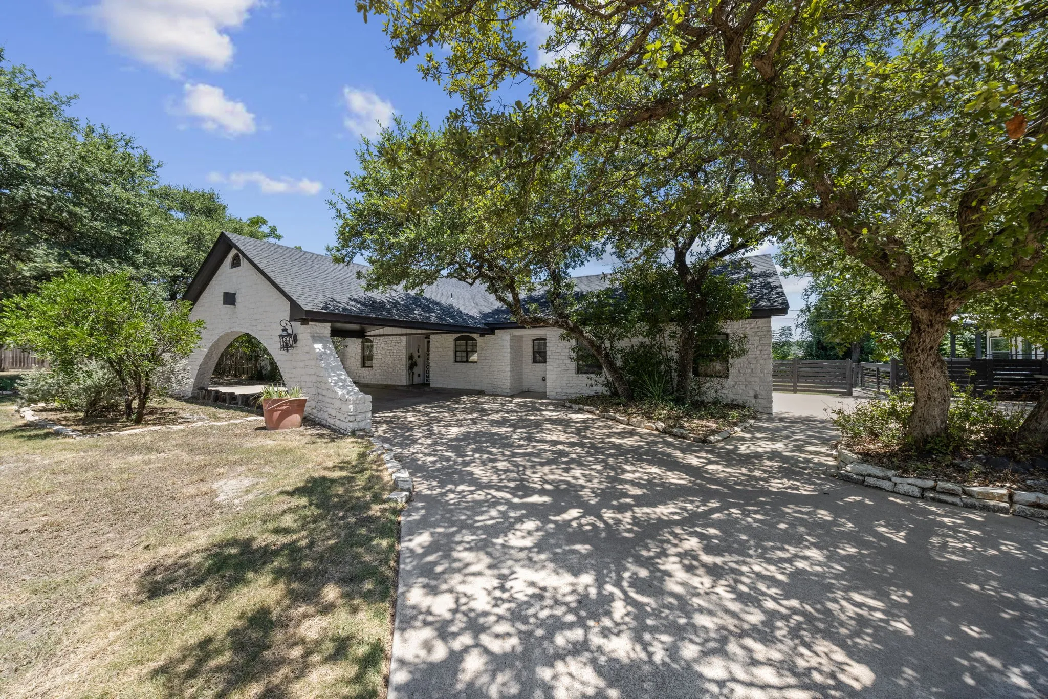 Single Family Residence For Sale in Bell County , 349 Arrowhead Point Road, Belton, Texas 76513, 4 Bedroom, 3 Bathroom, 2 Garage spaces, 2,246 Sqft, built in 1965, mls#21395883, Real Estate Agent in Belton, Homes For Sale in Bell county, Homes For Sale in Belton, Realtor in Belton Texas, Real Estate Brokerage Independent Realty Texas, Luminita Cordes Realtor