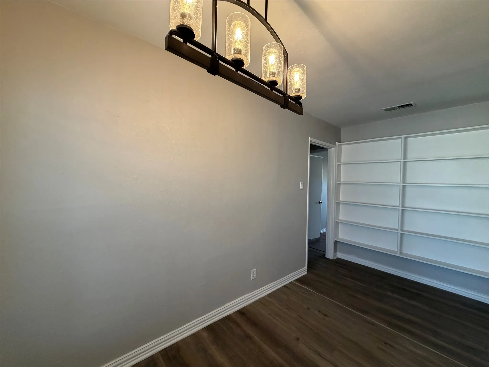 Single Family Residence For Sale in Grayson County , 811 N Grant Drive, Sherman, Texas 75092, 3 Bedroom, 2 Bathroom, 2 Garage spaces, 1,264 Sqft, built in 1956, mls#21398867, Real Estate Agent in Sherman, Homes For Sale in Grayson county, Homes For Sale in Sherman, Realtor in Sherman Texas, Real Estate Brokerage Independent Realty Texas, Luminita Cordes Realtor