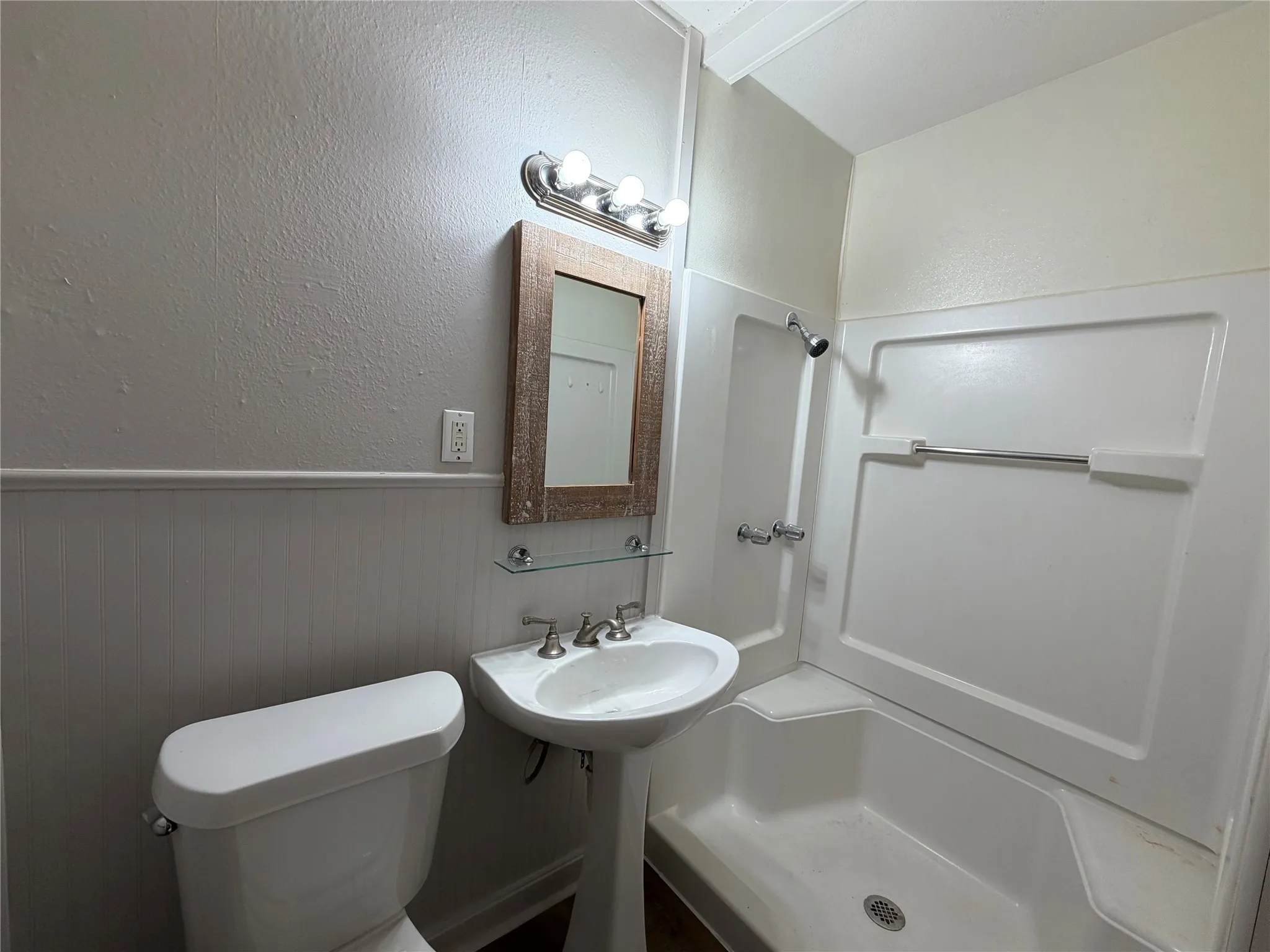 Single Family Residence For Sale in Grayson County , 811 N Grant Drive, Sherman, Texas 75092, 3 Bedroom, 2 Bathroom, 2 Garage spaces, 1,264 Sqft, built in 1956, mls#21398867, Real Estate Agent in Sherman, Homes For Sale in Grayson county, Homes For Sale in Sherman, Realtor in Sherman Texas, Real Estate Brokerage Independent Realty Texas, Luminita Cordes Realtor