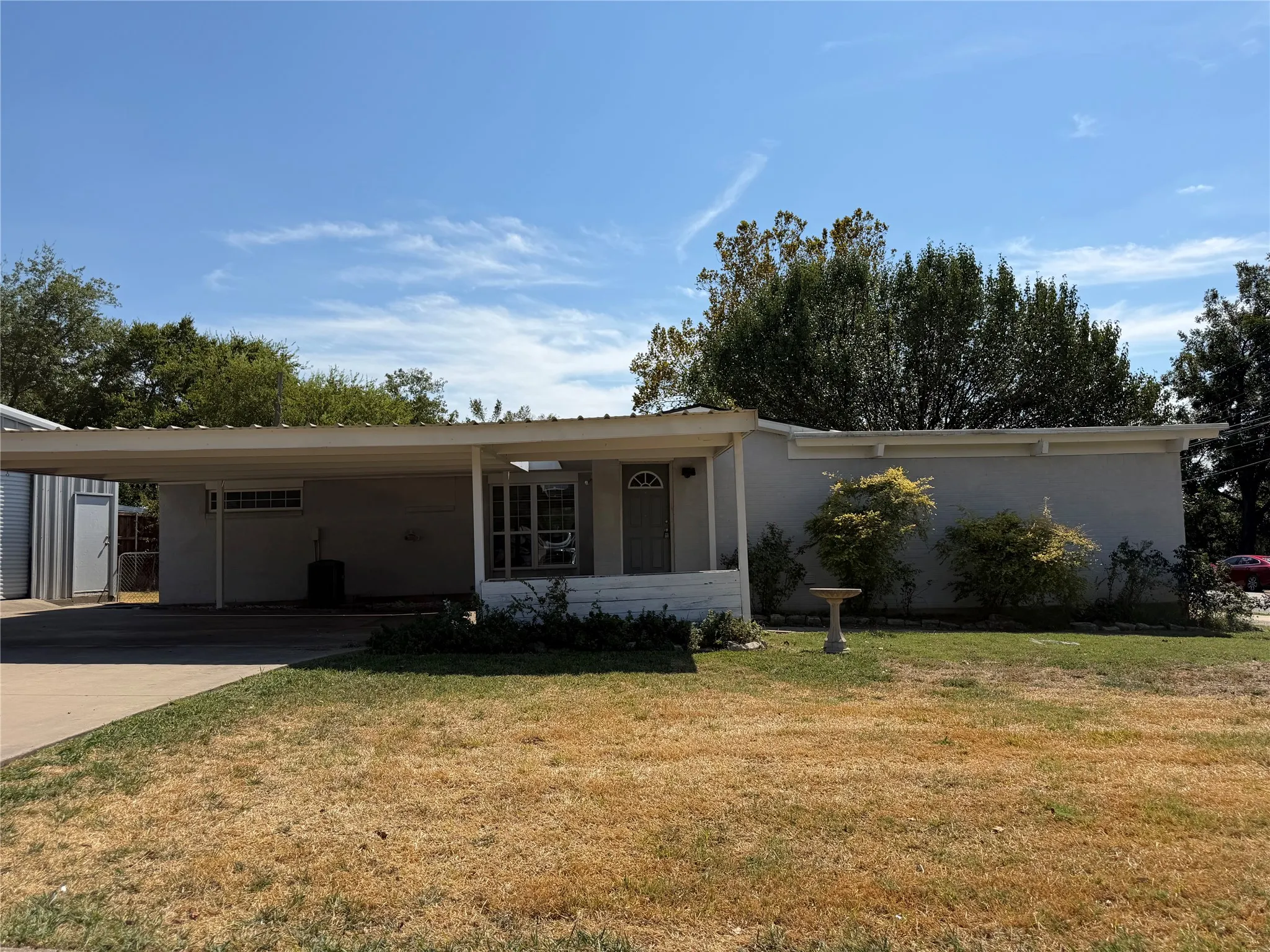 Single Family Residence For Sale in Grayson County , 811 N Grant Drive, Sherman, Texas 75092, 3 Bedroom, 2 Bathroom, 2 Garage spaces, 1,264 Sqft, built in 1956, mls#21398867, Real Estate Agent in Sherman, Homes For Sale in Grayson county, Homes For Sale in Sherman, Realtor in Sherman Texas, Real Estate Brokerage Independent Realty Texas, Luminita Cordes Realtor