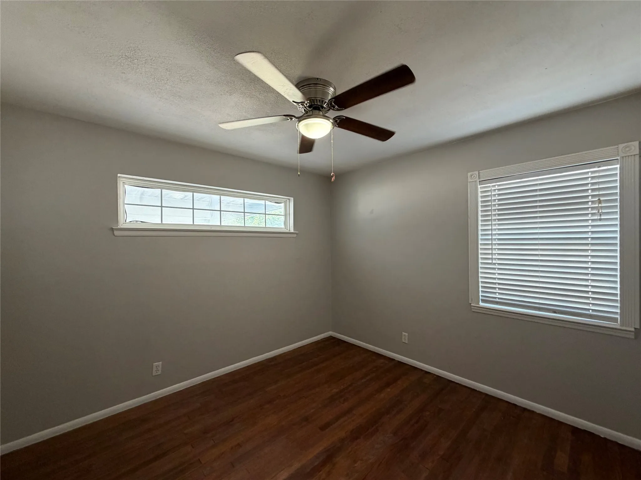 Single Family Residence For Sale in Grayson County , 811 N Grant Drive, Sherman, Texas 75092, 3 Bedroom, 2 Bathroom, 2 Garage spaces, 1,264 Sqft, built in 1956, mls#21398867, Real Estate Agent in Sherman, Homes For Sale in Grayson county, Homes For Sale in Sherman, Realtor in Sherman Texas, Real Estate Brokerage Independent Realty Texas, Luminita Cordes Realtor