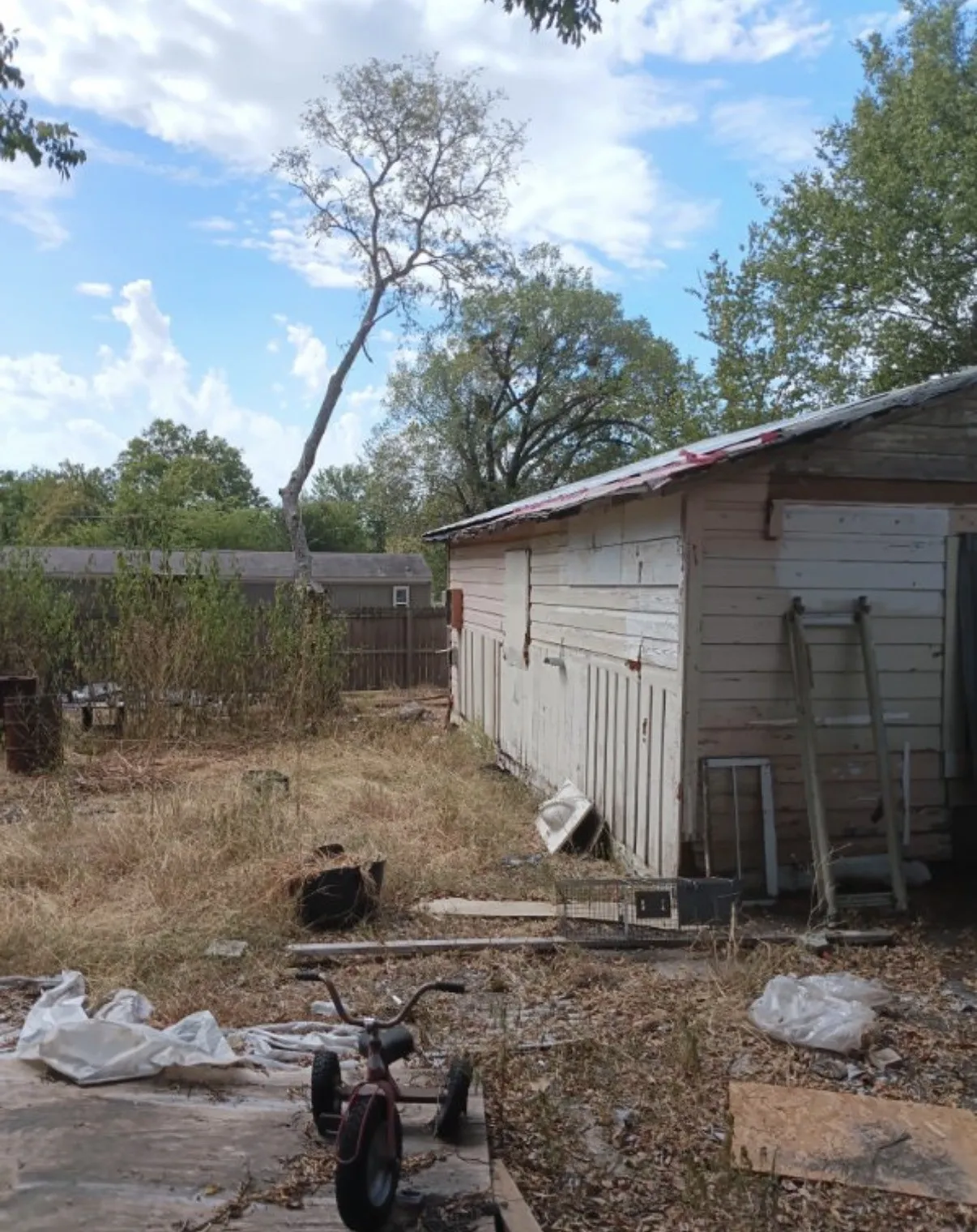 Single Family Residence For Sale in Titus County , 506 N 3rd Street, Talco, Texas 75487, 2 Bedroom, 1 Bathroom, Garage spaces, 784 Sqft, built in 1941, mls#21399014, Real Estate Agent in Talco, Homes For Sale in Titus county, Homes For Sale in Talco, Realtor in Talco Texas, Real Estate Brokerage Independent Realty Texas, Luminita Cordes Realtor