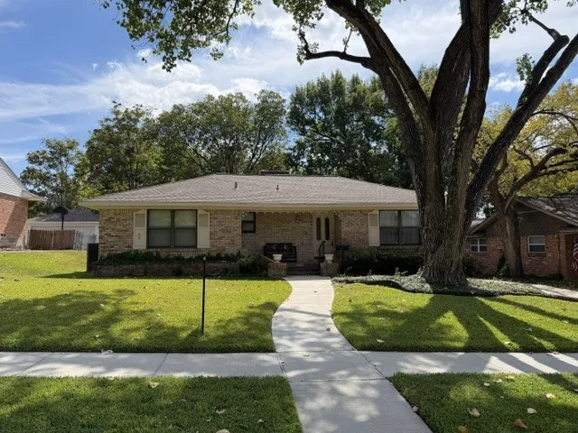 Single Family Residence For Sale in Dallas County , 10106 Shadyview Drive, Dallas, Texas 75238, 3 Bedroom, 2 Bathroom, Garage spaces, 1,753 Sqft, built in 1958, mls#21398620, Real Estate Agent in Dallas, Homes For Sale in Dallas county, Homes For Sale in Dallas, Realtor in Dallas Texas, Real Estate Brokerage Independent Realty Texas, Luminita Cordes Realtor