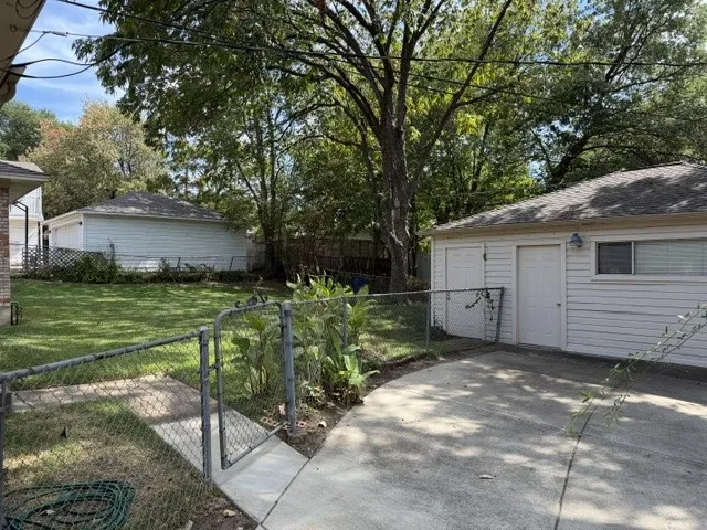 Single Family Residence For Sale in Dallas County , 10106 Shadyview Drive, Dallas, Texas 75238, 3 Bedroom, 2 Bathroom, Garage spaces, 1,753 Sqft, built in 1958, mls#21398620, Real Estate Agent in Dallas, Homes For Sale in Dallas county, Homes For Sale in Dallas, Realtor in Dallas Texas, Real Estate Brokerage Independent Realty Texas, Luminita Cordes Realtor