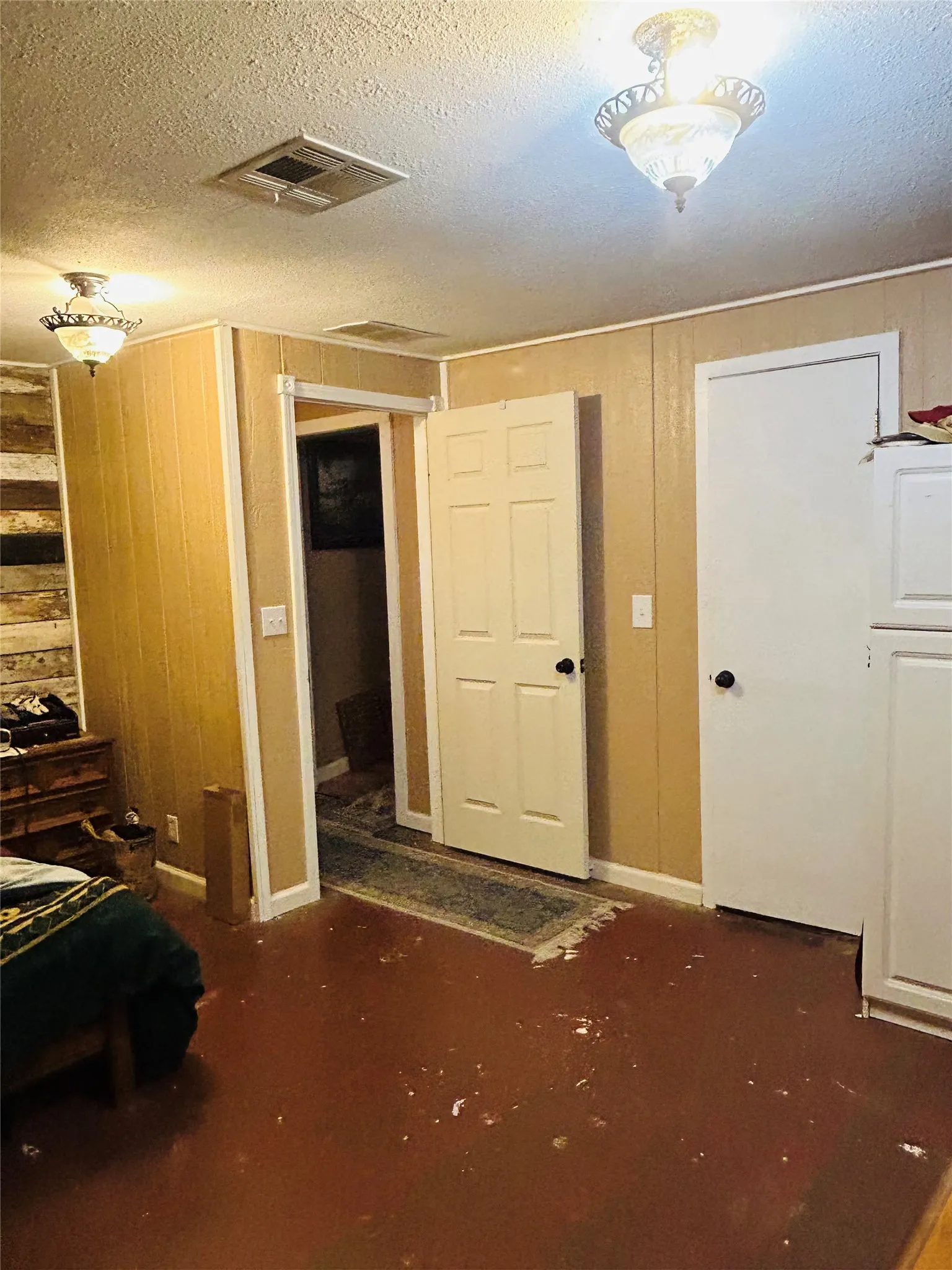 Single Family Residence For Sale in Hill County , 186 Jennifer Loop, Whitney, Texas 76692, 3 Bedroom, 1 Bathroom, Garage spaces, 1,204 Sqft, built in 1998, mls#21398264, Real Estate Agent in Whitney, Homes For Sale in Hill county, Homes For Sale in Whitney, Realtor in Whitney Texas, Real Estate Brokerage Independent Realty Texas, Luminita Cordes Realtor