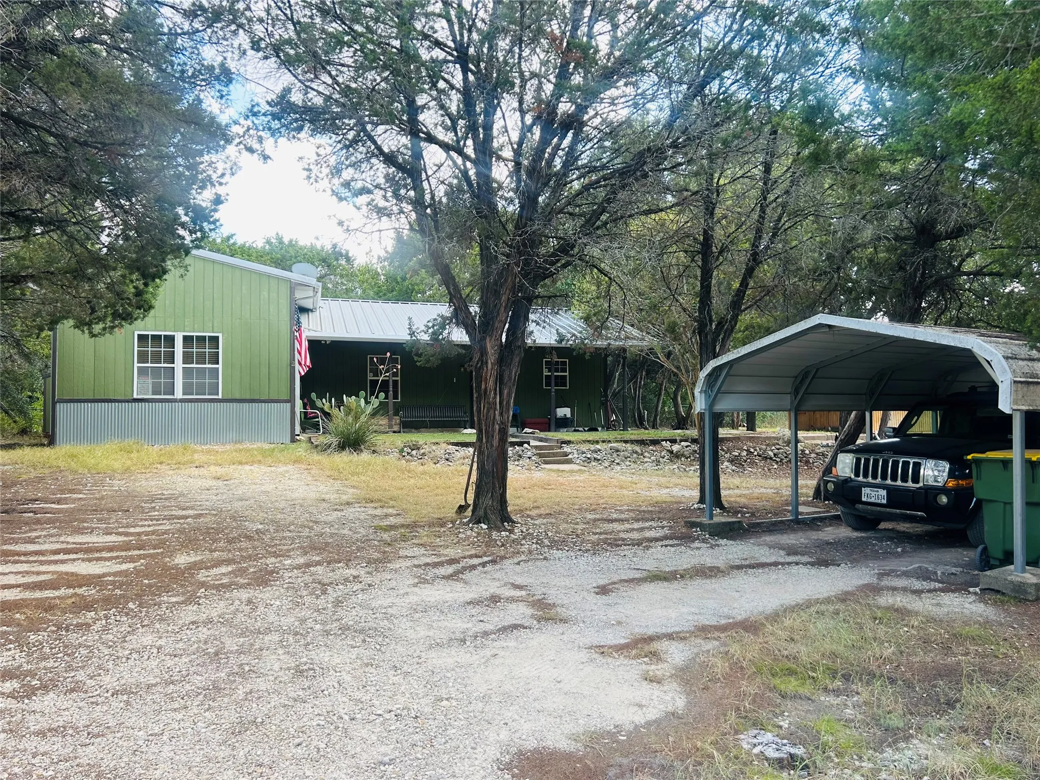 Single Family Residence For Sale in Hill County , 186 Jennifer Loop, Whitney, Texas 76692, 3 Bedroom, 1 Bathroom, Garage spaces, 1,204 Sqft, built in 1998, mls#21398264, Real Estate Agent in Whitney, Homes For Sale in Hill county, Homes For Sale in Whitney, Realtor in Whitney Texas, Real Estate Brokerage Independent Realty Texas, Luminita Cordes Realtor