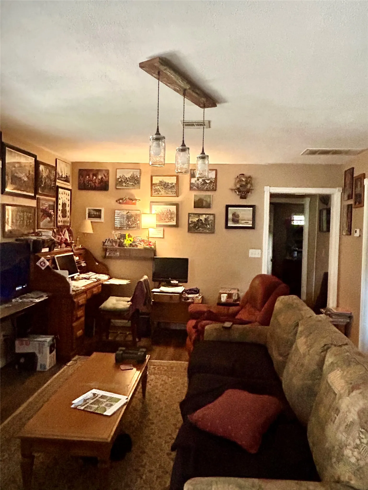 Single Family Residence For Sale in Hill County , 186 Jennifer Loop, Whitney, Texas 76692, 3 Bedroom, 1 Bathroom, Garage spaces, 1,204 Sqft, built in 1998, mls#21398264, Real Estate Agent in Whitney, Homes For Sale in Hill county, Homes For Sale in Whitney, Realtor in Whitney Texas, Real Estate Brokerage Independent Realty Texas, Luminita Cordes Realtor