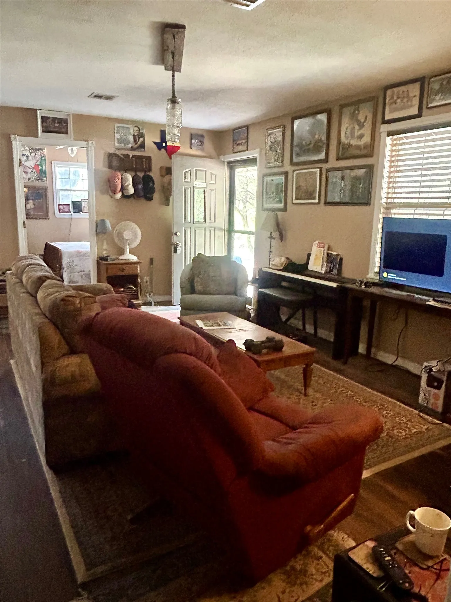 Single Family Residence For Sale in Hill County , 186 Jennifer Loop, Whitney, Texas 76692, 3 Bedroom, 1 Bathroom, Garage spaces, 1,204 Sqft, built in 1998, mls#21398264, Real Estate Agent in Whitney, Homes For Sale in Hill county, Homes For Sale in Whitney, Realtor in Whitney Texas, Real Estate Brokerage Independent Realty Texas, Luminita Cordes Realtor