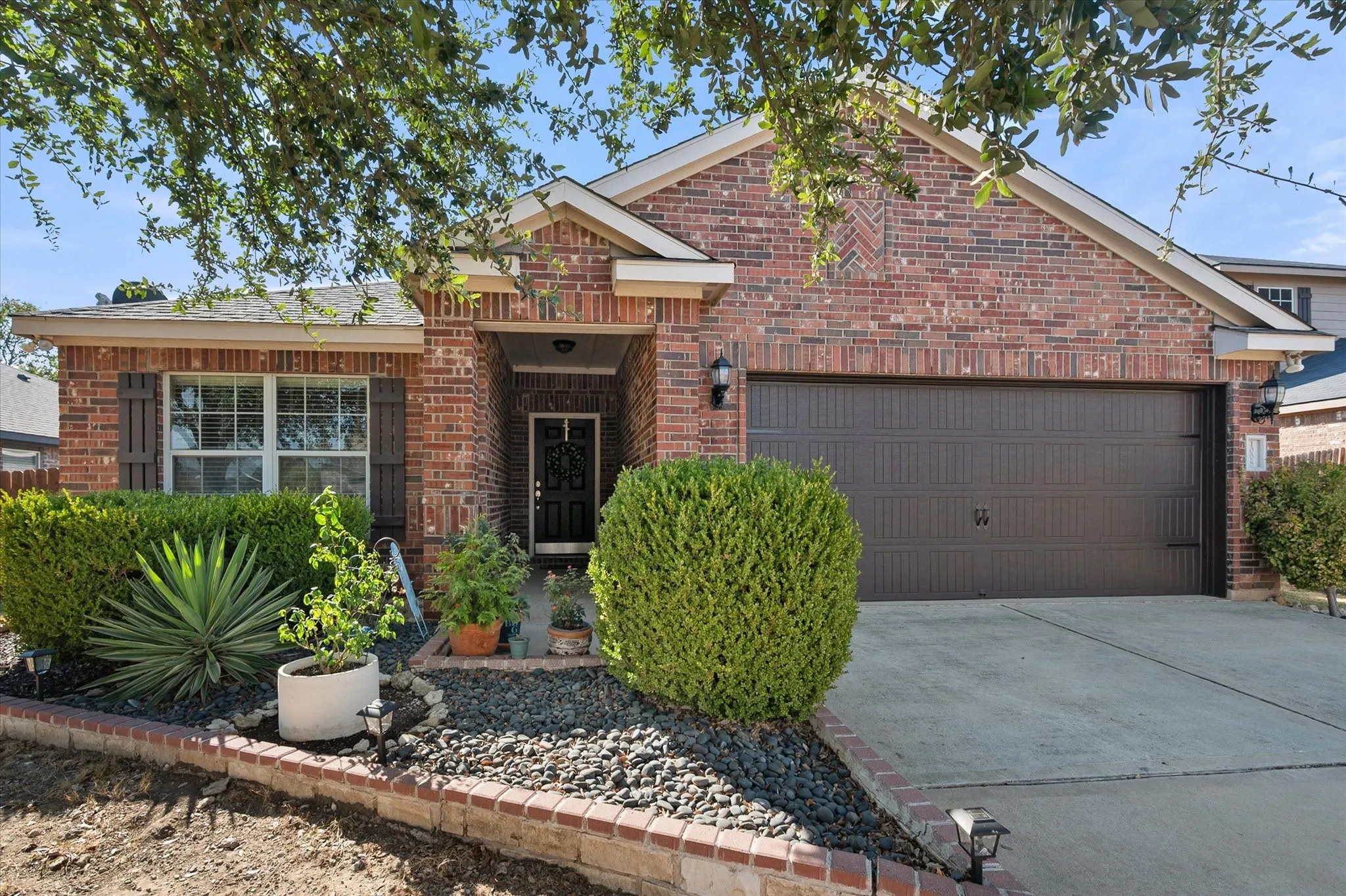 Single Family Residence For Sale in Denton County , 1008 Primrose Drive, Sanger, Texas 76266, 3 Bedroom, 2 Bathroom, 2 Garage spaces, 1,387 Sqft, built in 2012, mls#21398947, Real Estate Agent in Sanger, Homes For Sale in Denton county, Homes For Sale in Sanger, Realtor in Sanger Texas, Real Estate Brokerage Independent Realty Texas, Luminita Cordes Realtor