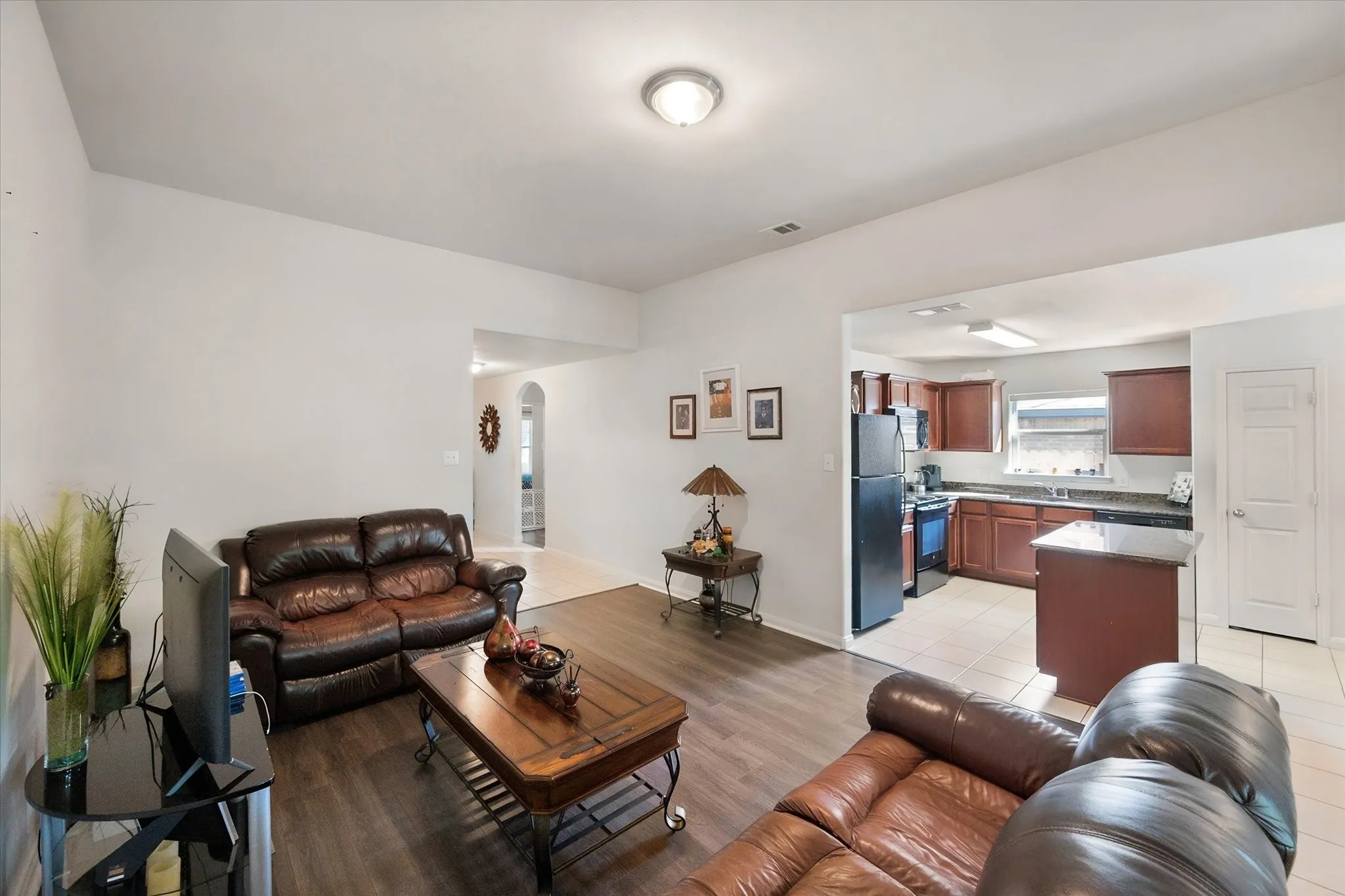 Single Family Residence For Sale in Denton County , 1008 Primrose Drive, Sanger, Texas 76266, 3 Bedroom, 2 Bathroom, 2 Garage spaces, 1,387 Sqft, built in 2012, mls#21398947, Real Estate Agent in Sanger, Homes For Sale in Denton county, Homes For Sale in Sanger, Realtor in Sanger Texas, Real Estate Brokerage Independent Realty Texas, Luminita Cordes Realtor