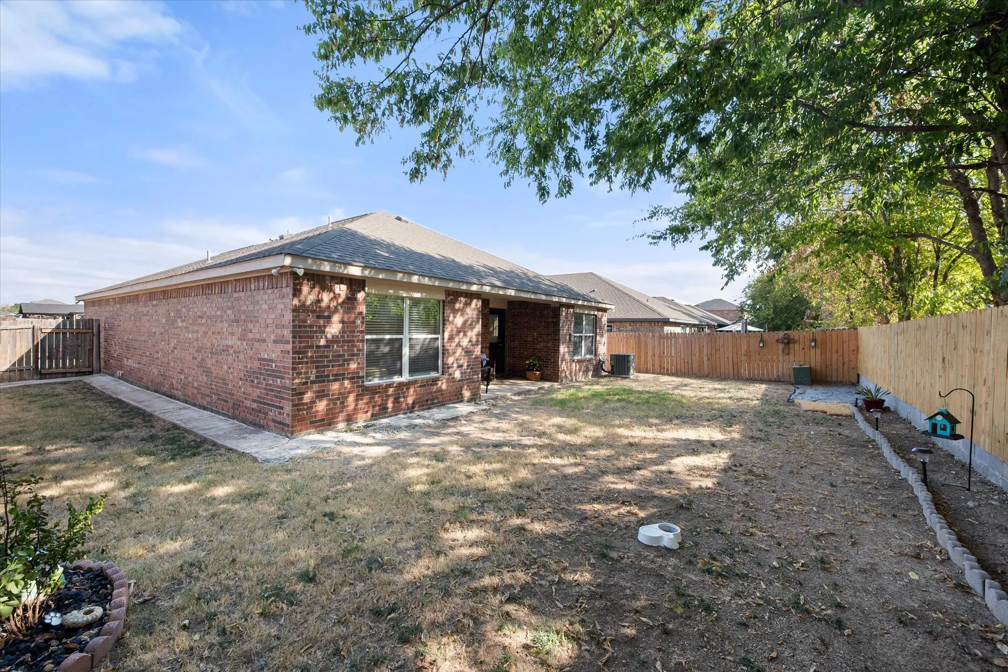 Single Family Residence For Sale in Denton County , 1008 Primrose Drive, Sanger, Texas 76266, 3 Bedroom, 2 Bathroom, 2 Garage spaces, 1,387 Sqft, built in 2012, mls#21398947, Real Estate Agent in Sanger, Homes For Sale in Denton county, Homes For Sale in Sanger, Realtor in Sanger Texas, Real Estate Brokerage Independent Realty Texas, Luminita Cordes Realtor