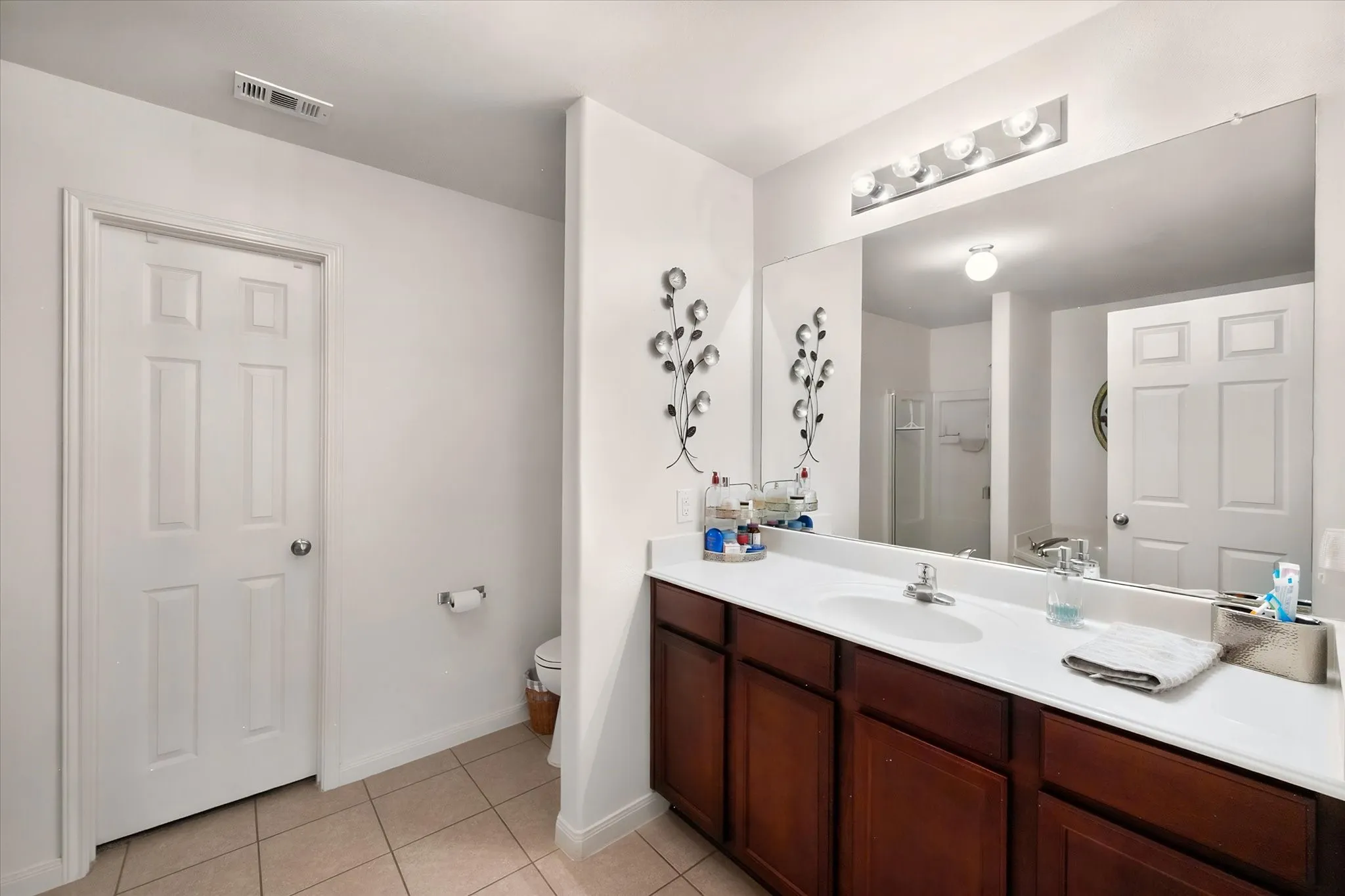 Single Family Residence For Sale in Denton County , 1008 Primrose Drive, Sanger, Texas 76266, 3 Bedroom, 2 Bathroom, 2 Garage spaces, 1,387 Sqft, built in 2012, mls#21398947, Real Estate Agent in Sanger, Homes For Sale in Denton county, Homes For Sale in Sanger, Realtor in Sanger Texas, Real Estate Brokerage Independent Realty Texas, Luminita Cordes Realtor