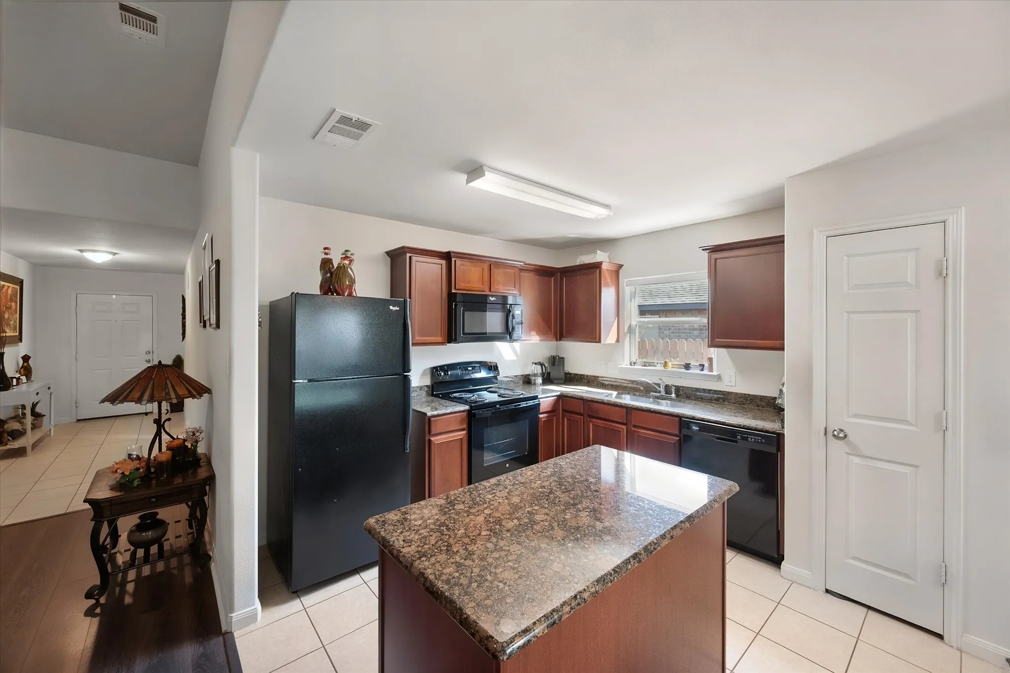Single Family Residence For Sale in Denton County , 1008 Primrose Drive, Sanger, Texas 76266, 3 Bedroom, 2 Bathroom, 2 Garage spaces, 1,387 Sqft, built in 2012, mls#21398947, Real Estate Agent in Sanger, Homes For Sale in Denton county, Homes For Sale in Sanger, Realtor in Sanger Texas, Real Estate Brokerage Independent Realty Texas, Luminita Cordes Realtor