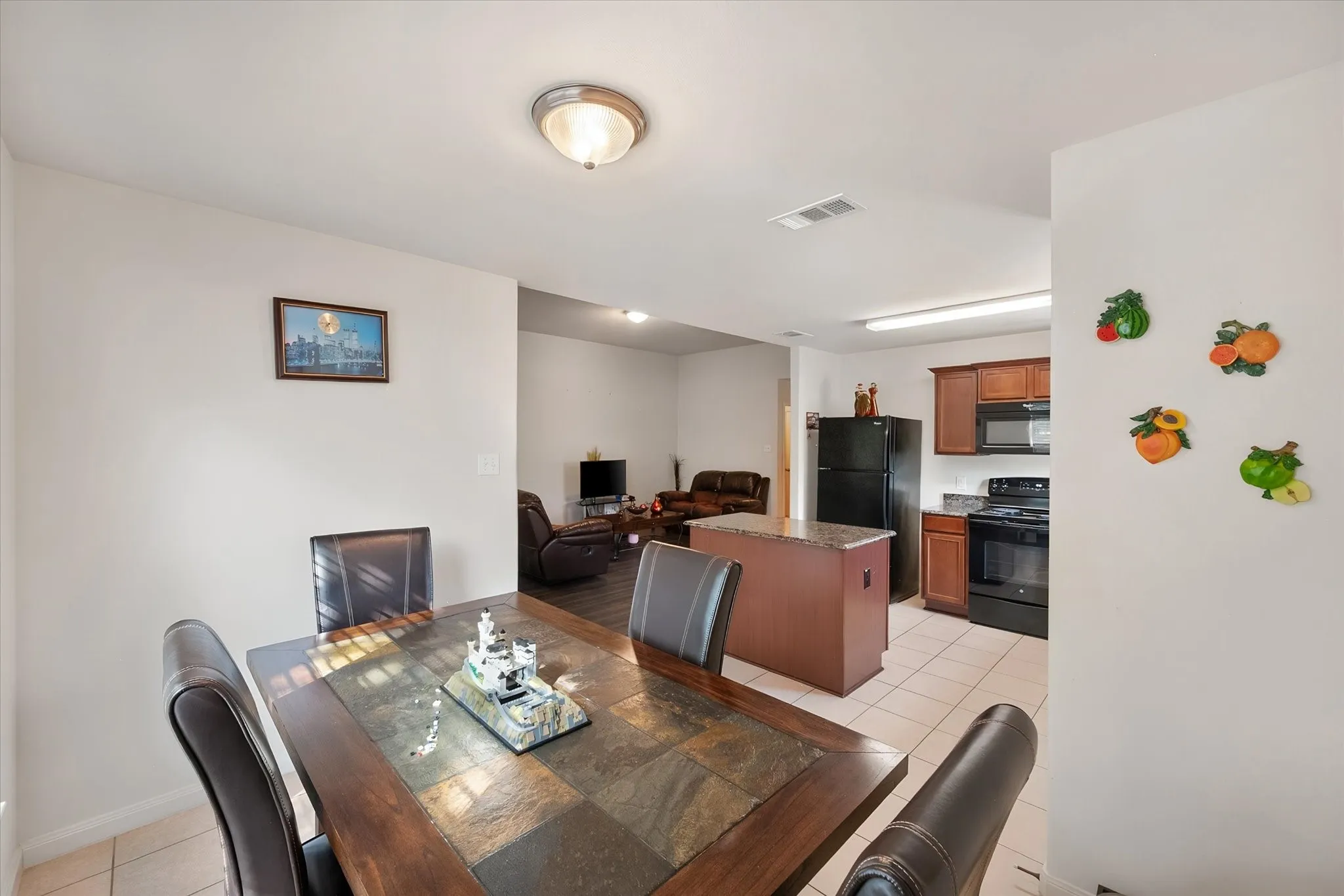 Single Family Residence For Sale in Denton County , 1008 Primrose Drive, Sanger, Texas 76266, 3 Bedroom, 2 Bathroom, 2 Garage spaces, 1,387 Sqft, built in 2012, mls#21398947, Real Estate Agent in Sanger, Homes For Sale in Denton county, Homes For Sale in Sanger, Realtor in Sanger Texas, Real Estate Brokerage Independent Realty Texas, Luminita Cordes Realtor