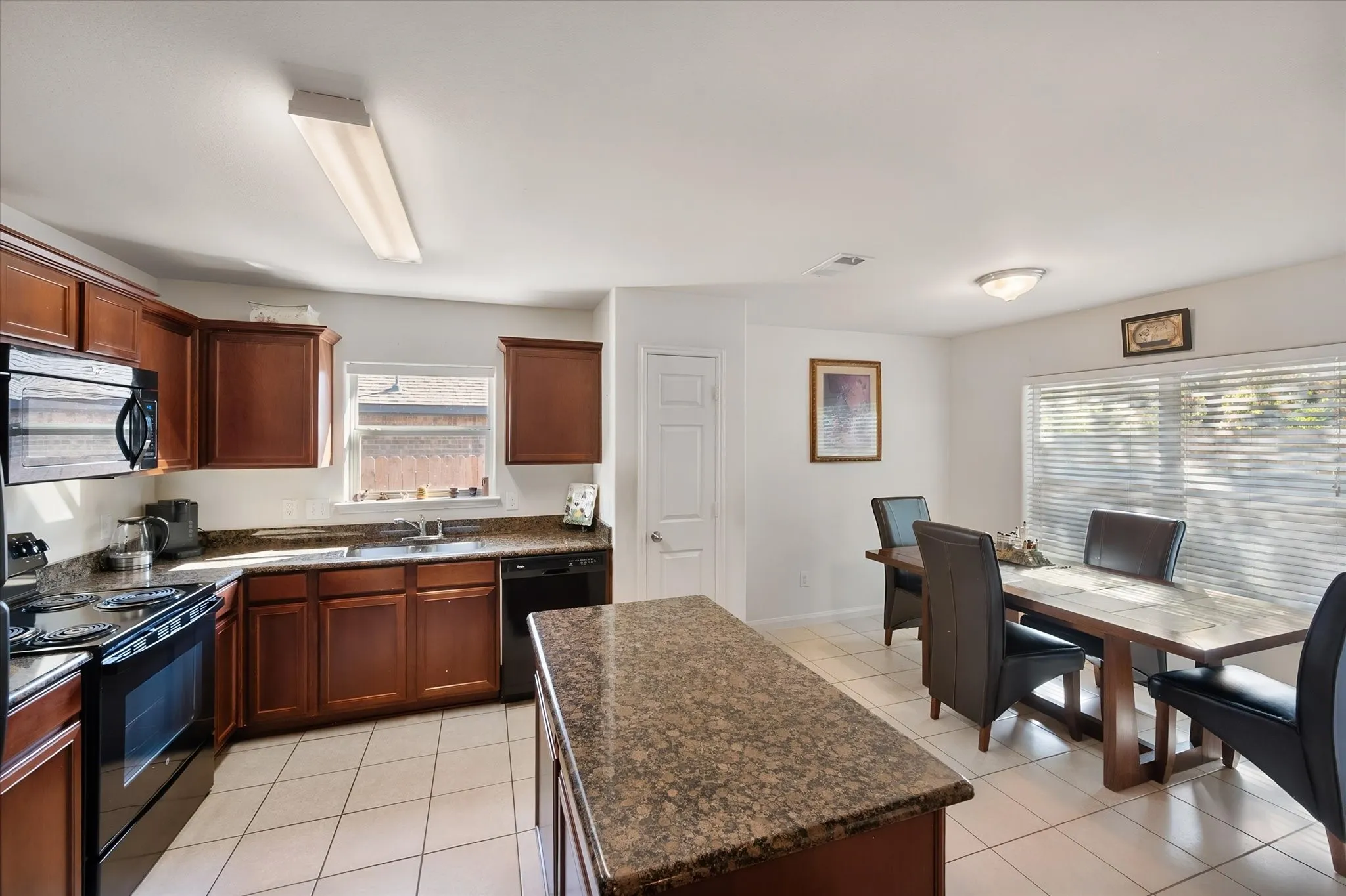 Single Family Residence For Sale in Denton County , 1008 Primrose Drive, Sanger, Texas 76266, 3 Bedroom, 2 Bathroom, 2 Garage spaces, 1,387 Sqft, built in 2012, mls#21398947, Real Estate Agent in Sanger, Homes For Sale in Denton county, Homes For Sale in Sanger, Realtor in Sanger Texas, Real Estate Brokerage Independent Realty Texas, Luminita Cordes Realtor