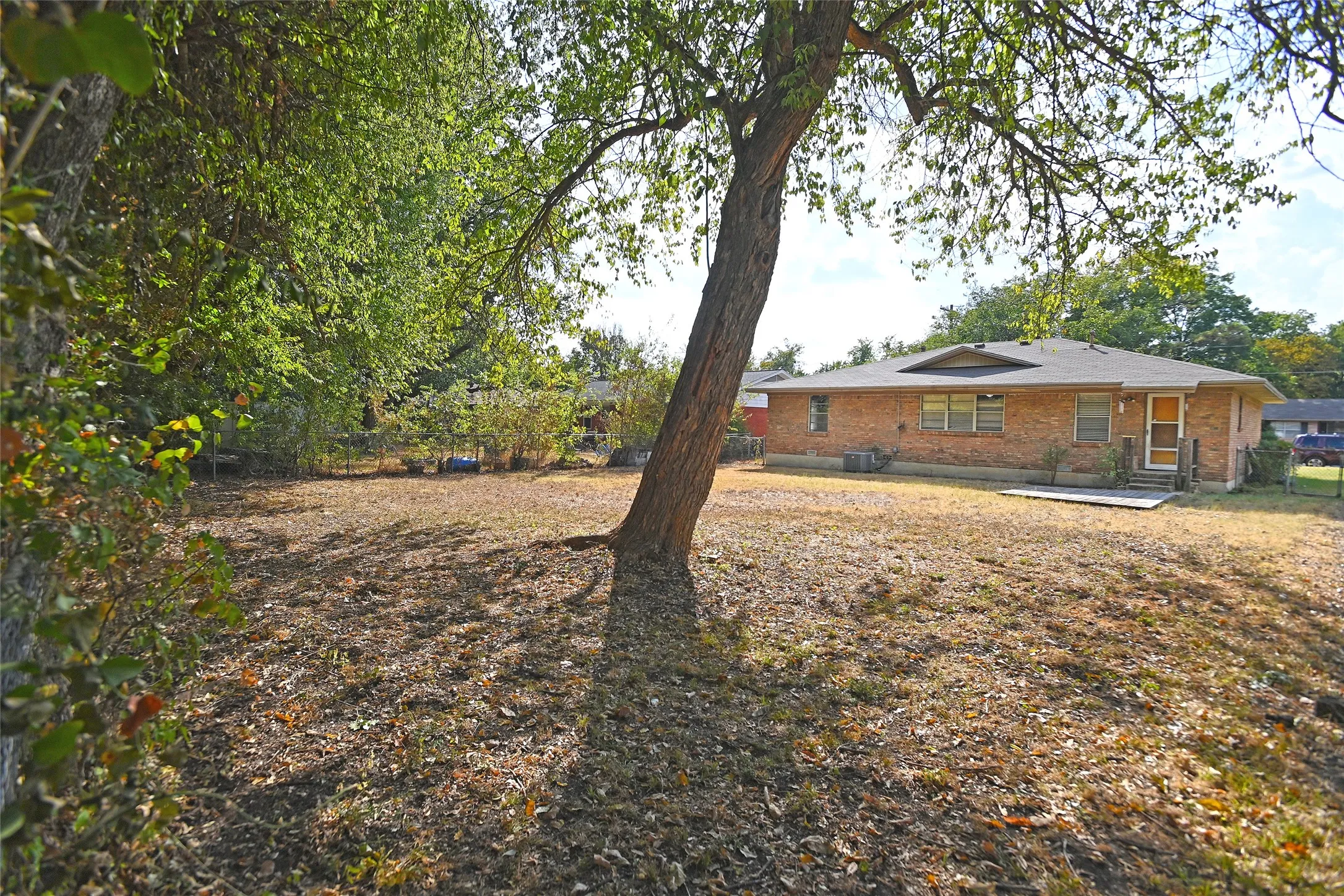 Single Family Residence For Sale in Denton County , 3208 Avon Drive, Denton, Texas 76209, 2 Bedroom, 2 Bathroom, 2 Garage spaces, 1,267 Sqft, built in 1958, mls#21398809, Real Estate Agent in Denton, Homes For Sale in Denton county, Homes For Sale in Denton, Realtor in Denton Texas, Real Estate Brokerage Independent Realty Texas, Luminita Cordes Realtor