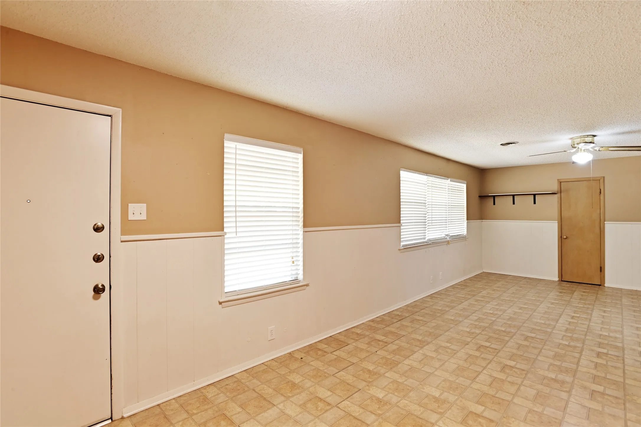 Single Family Residence For Sale in Denton County , 3208 Avon Drive, Denton, Texas 76209, 2 Bedroom, 2 Bathroom, 2 Garage spaces, 1,267 Sqft, built in 1958, mls#21398809, Real Estate Agent in Denton, Homes For Sale in Denton county, Homes For Sale in Denton, Realtor in Denton Texas, Real Estate Brokerage Independent Realty Texas, Luminita Cordes Realtor