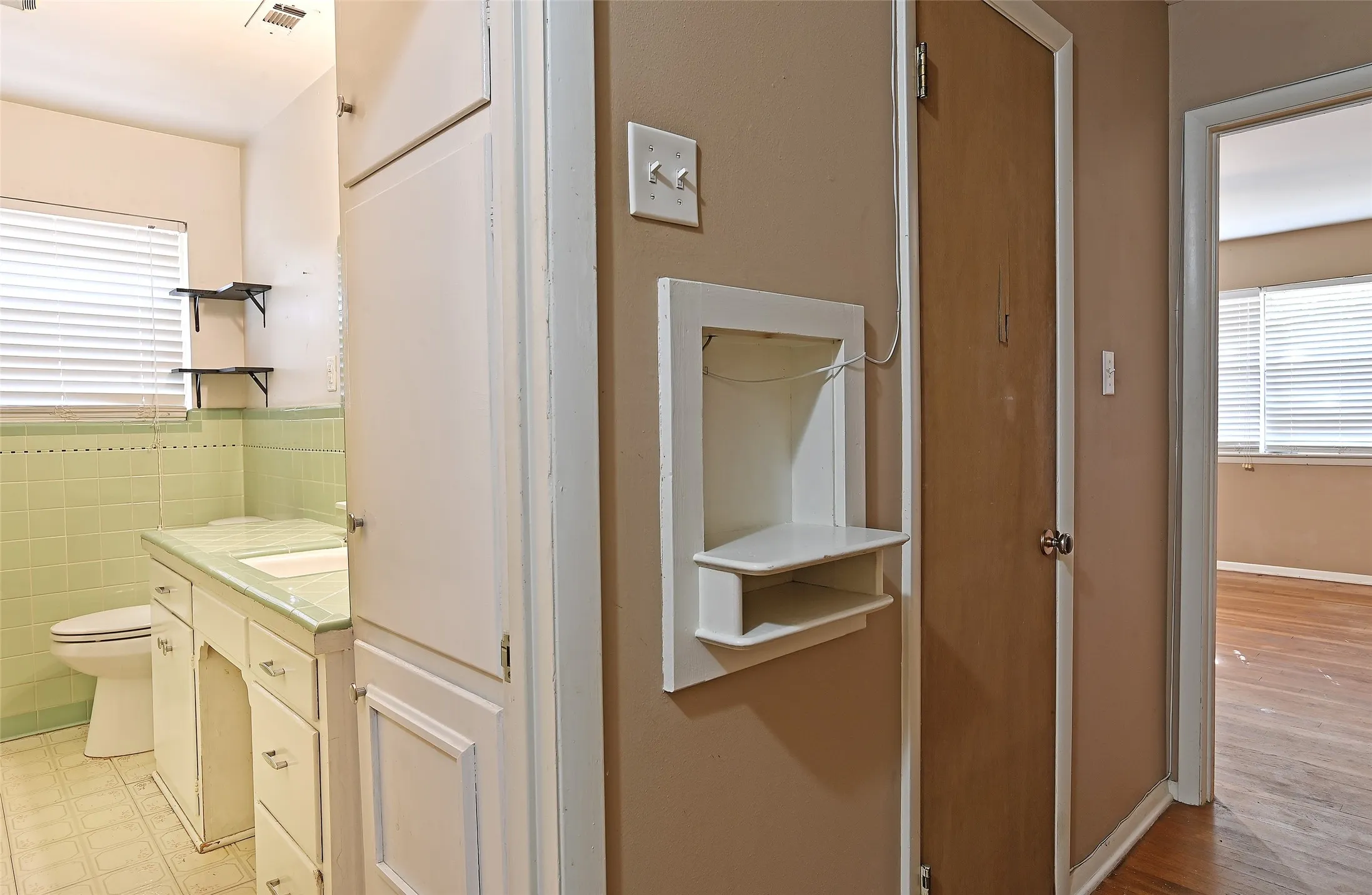 Single Family Residence For Sale in Denton County , 3208 Avon Drive, Denton, Texas 76209, 2 Bedroom, 2 Bathroom, 2 Garage spaces, 1,267 Sqft, built in 1958, mls#21398809, Real Estate Agent in Denton, Homes For Sale in Denton county, Homes For Sale in Denton, Realtor in Denton Texas, Real Estate Brokerage Independent Realty Texas, Luminita Cordes Realtor