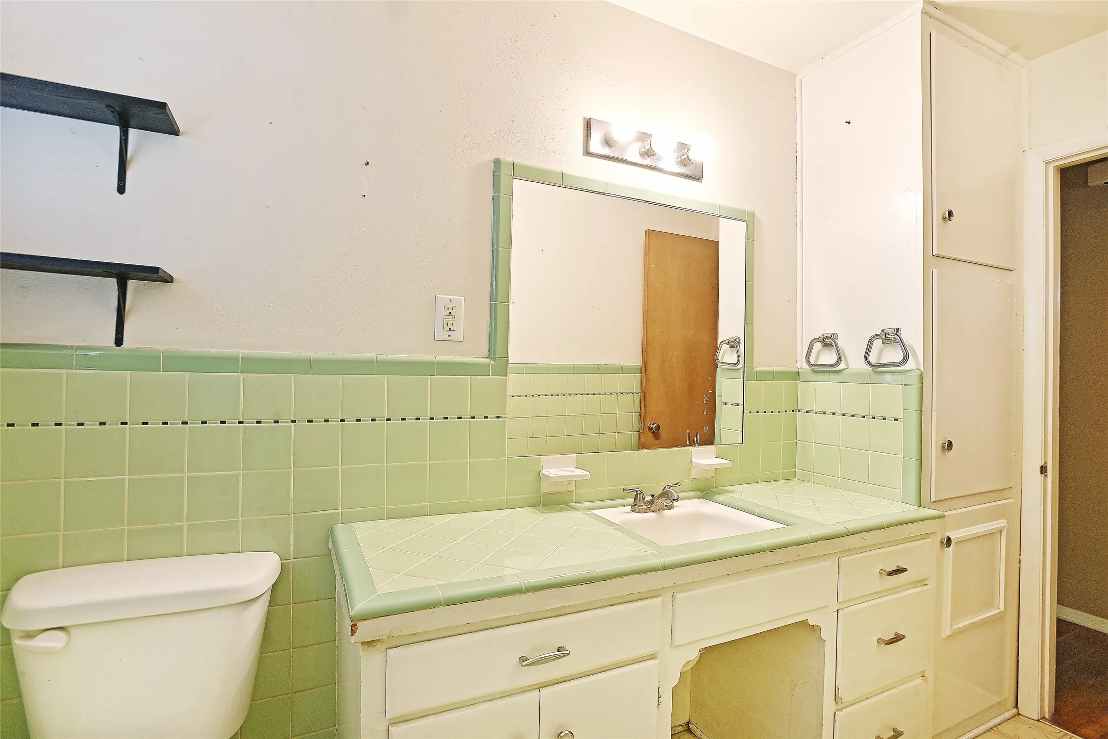 Single Family Residence For Sale in Denton County , 3208 Avon Drive, Denton, Texas 76209, 2 Bedroom, 2 Bathroom, 2 Garage spaces, 1,267 Sqft, built in 1958, mls#21398809, Real Estate Agent in Denton, Homes For Sale in Denton county, Homes For Sale in Denton, Realtor in Denton Texas, Real Estate Brokerage Independent Realty Texas, Luminita Cordes Realtor