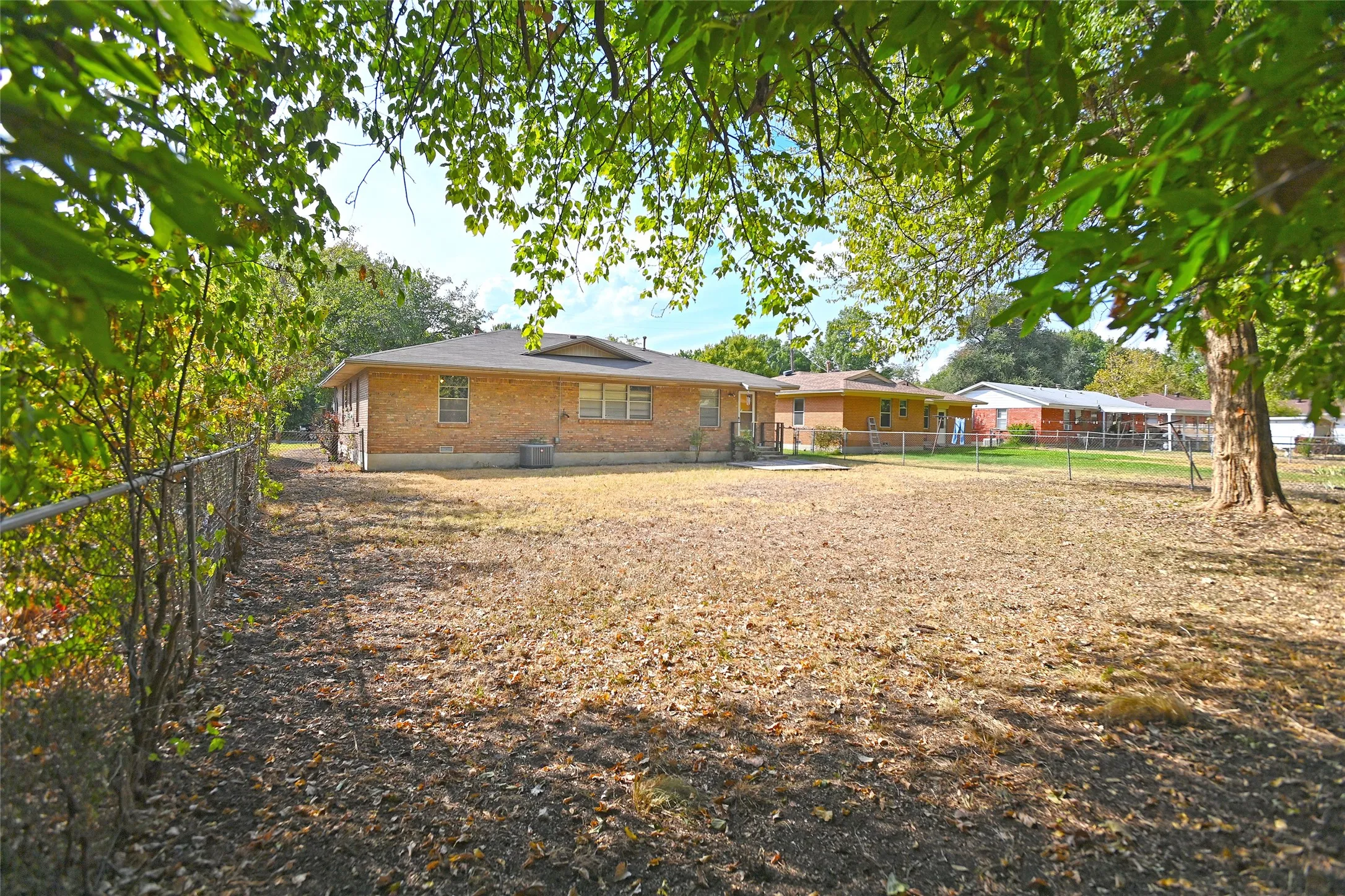 Single Family Residence For Sale in Denton County , 3208 Avon Drive, Denton, Texas 76209, 2 Bedroom, 2 Bathroom, 2 Garage spaces, 1,267 Sqft, built in 1958, mls#21398809, Real Estate Agent in Denton, Homes For Sale in Denton county, Homes For Sale in Denton, Realtor in Denton Texas, Real Estate Brokerage Independent Realty Texas, Luminita Cordes Realtor