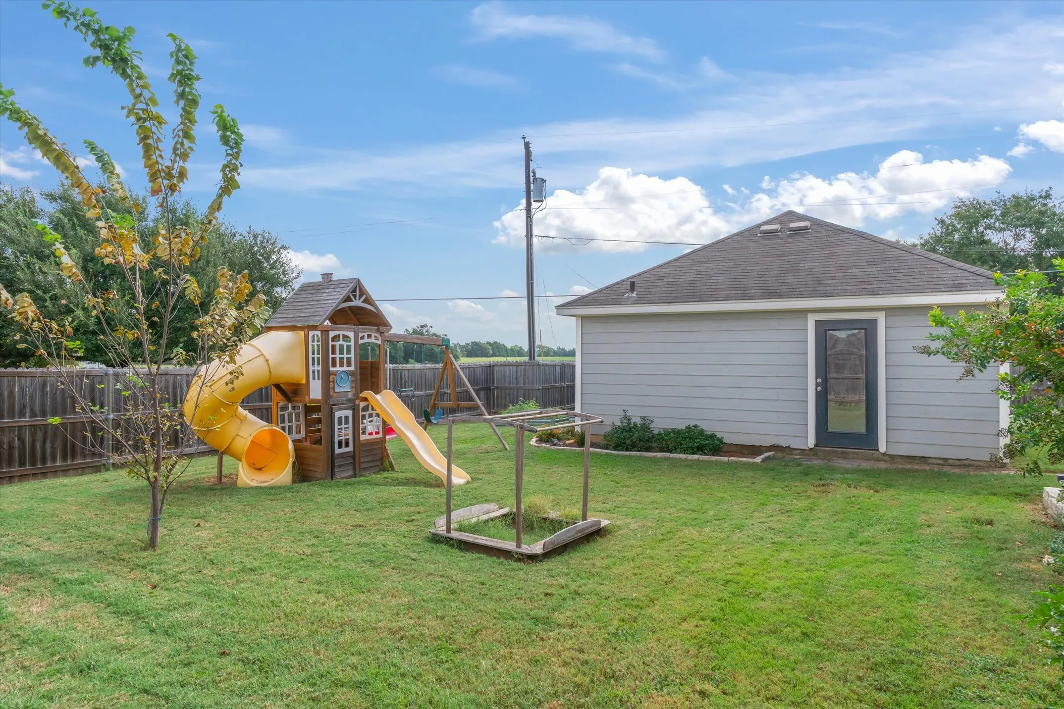 Single Family Residence For Sale in Van Zandt County , 4469 ETHERIDGE, Canton, Texas 75103, 4 Bedroom, 3 Bathroom, 2 Garage spaces, 2,596 Sqft, built in 2007, mls#21399026, Real Estate Agent in Canton, Homes For Sale in Van Zandt county, Homes For Sale in Canton, Realtor in Canton Texas, Real Estate Brokerage Independent Realty Texas, Luminita Cordes Realtor