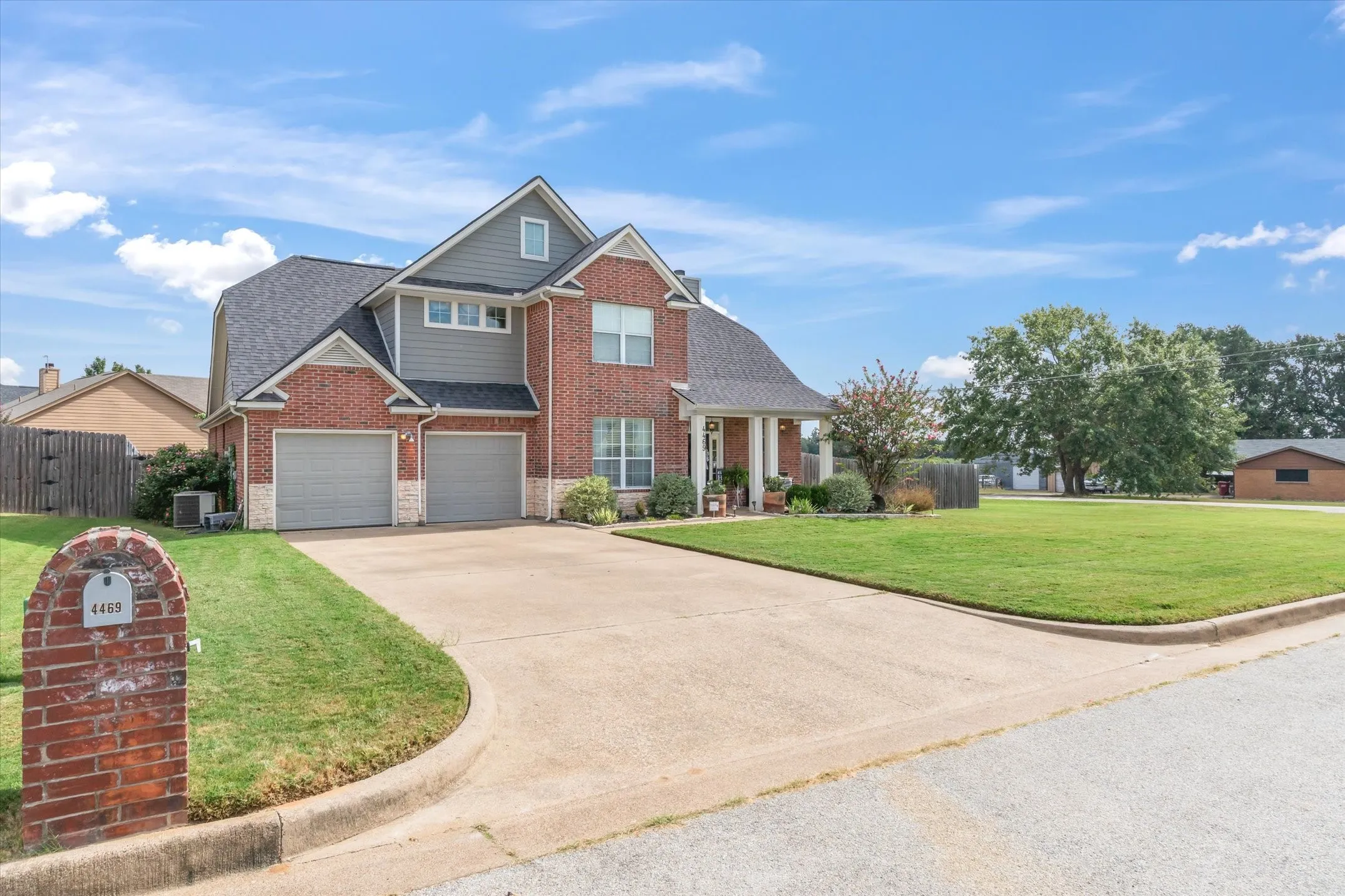 Single Family Residence For Sale in Van Zandt County , 4469 ETHERIDGE, Canton, Texas 75103, 4 Bedroom, 3 Bathroom, 2 Garage spaces, 2,596 Sqft, built in 2007, mls#21399026, Real Estate Agent in Canton, Homes For Sale in Van Zandt county, Homes For Sale in Canton, Realtor in Canton Texas, Real Estate Brokerage Independent Realty Texas, Luminita Cordes Realtor