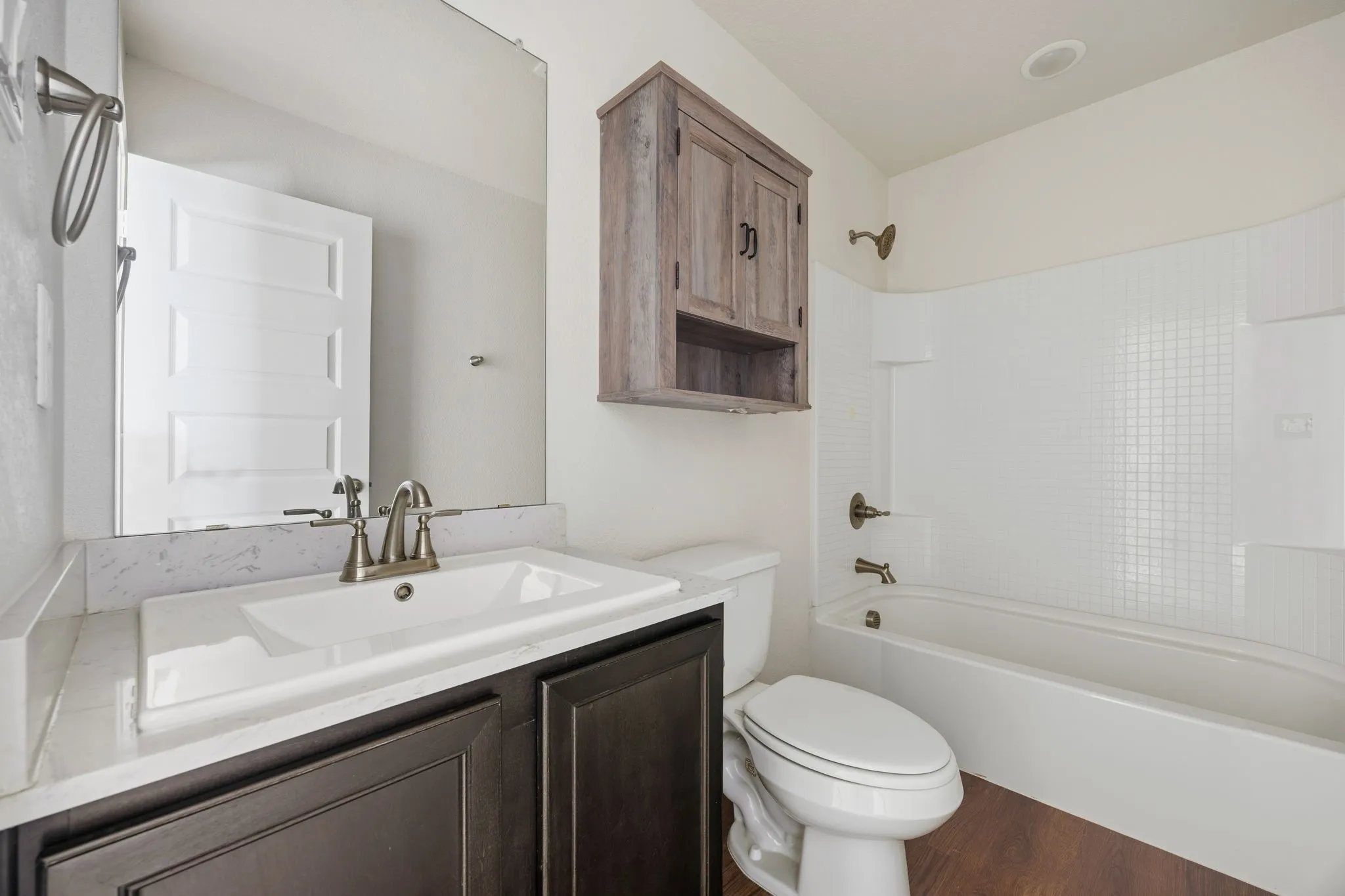 En suite bath for bedroom #1