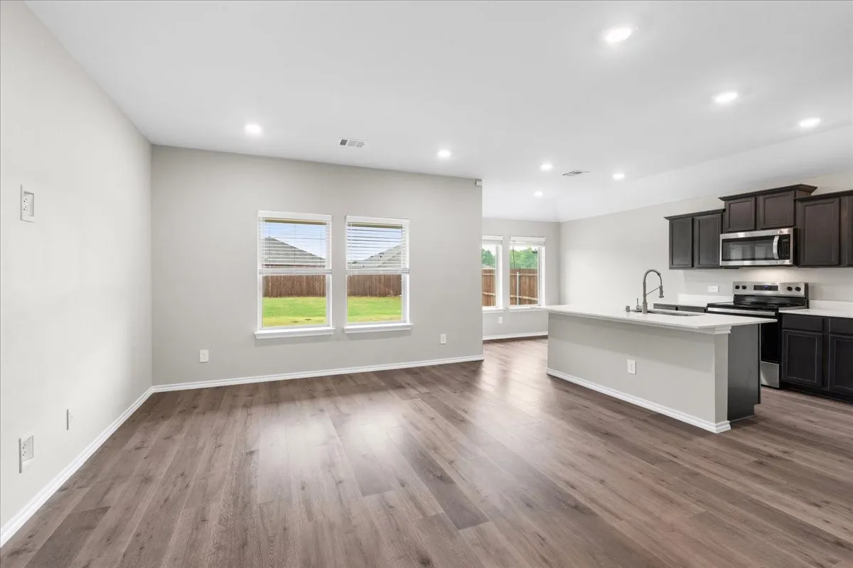 Single Family Residence For Sale in Collin County , 707 Sunlight Loop, Princeton, Texas 75407, 3 Bedroom, 2 Bathroom, 2 Garage spaces, 1,284 Sqft, built in 2024, mls#21397946, Real Estate Agent in Princeton, Homes For Sale in Collin county, Homes For Sale in Princeton, Realtor in Princeton Texas, Real Estate Brokerage Independent Realty Texas, Luminita Cordes Realtor